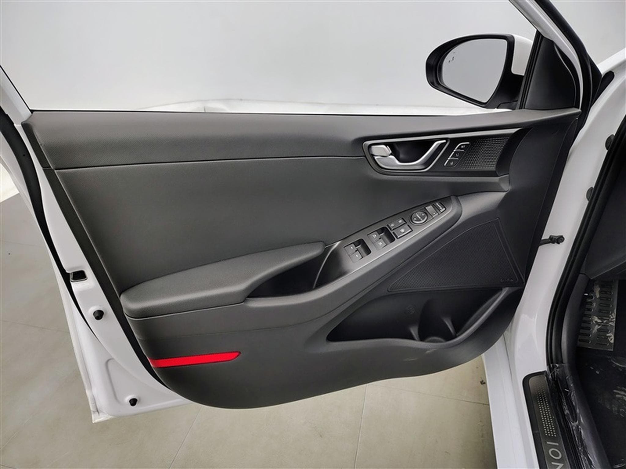 Hyundai Ioniq 1.6 GDi PHEV Executive NAVI / FULL LED / CUIR / CAMERA (2020) - Photo 17