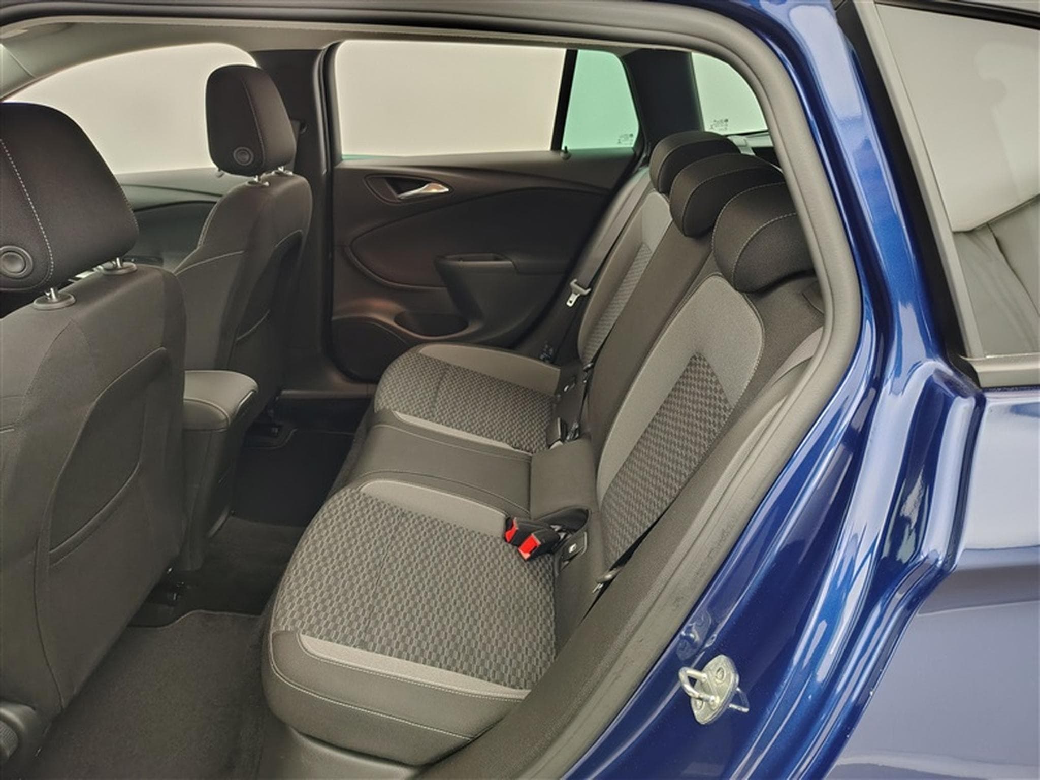 Opel Astra Sports Tourer 1.2 Turbo Edition NAVI/PDC (2022) - Photo 13