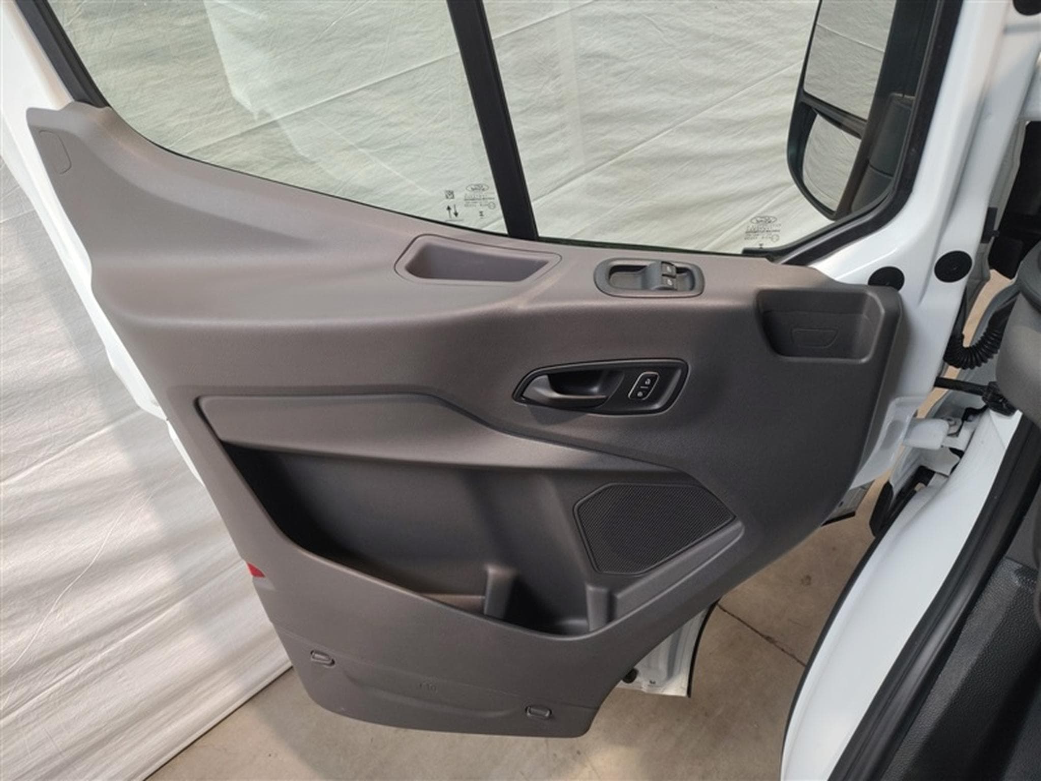 Ford Transit 2.0 TDCi L2H2 A8 Navi / PDC av+ar (2024) - Photo 17