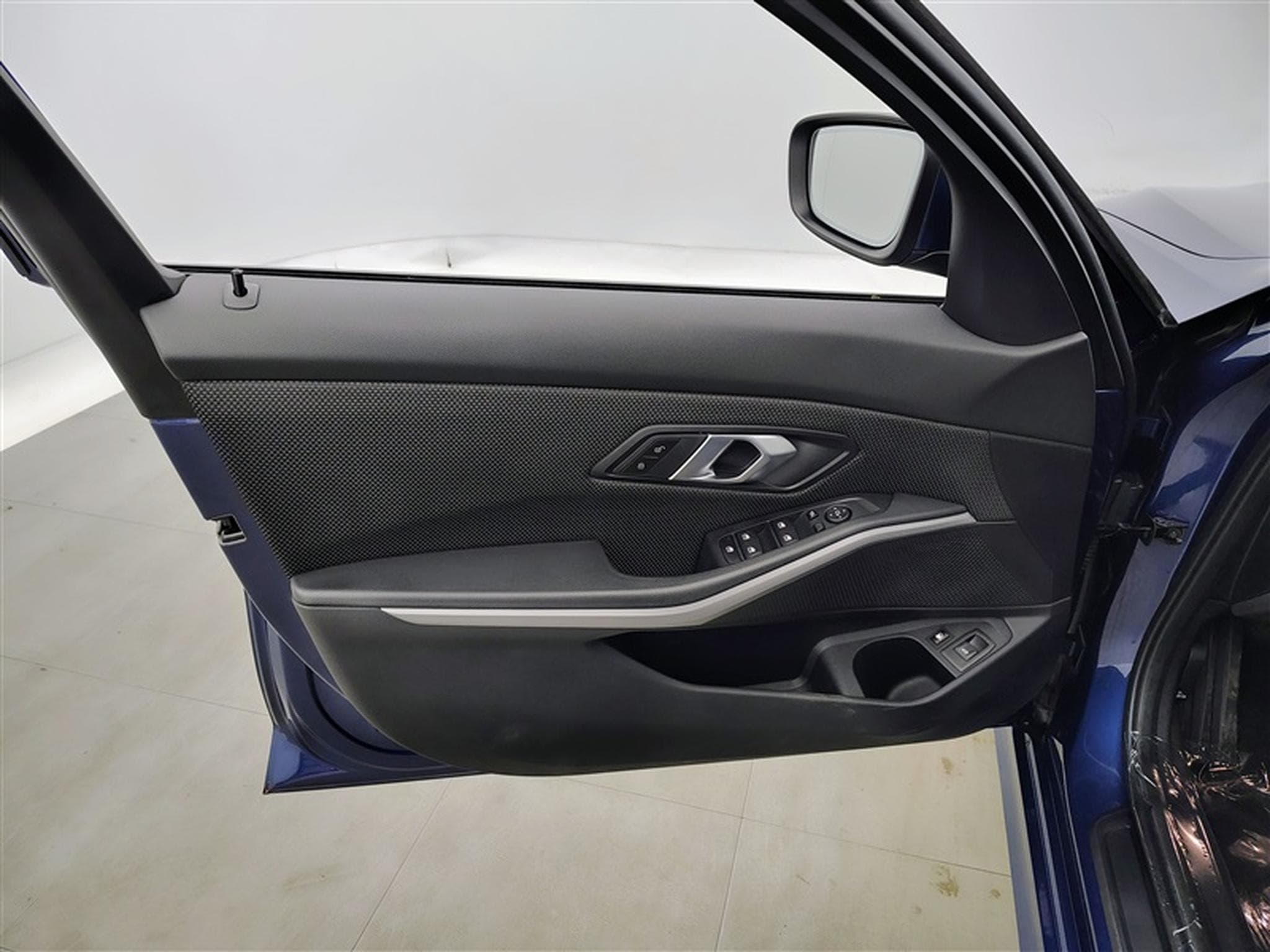 BMW 320 320eA PHEV Business NAVI/FULL LED/JA/PDC AV AR/CARPLAY (2021) - Photo 17