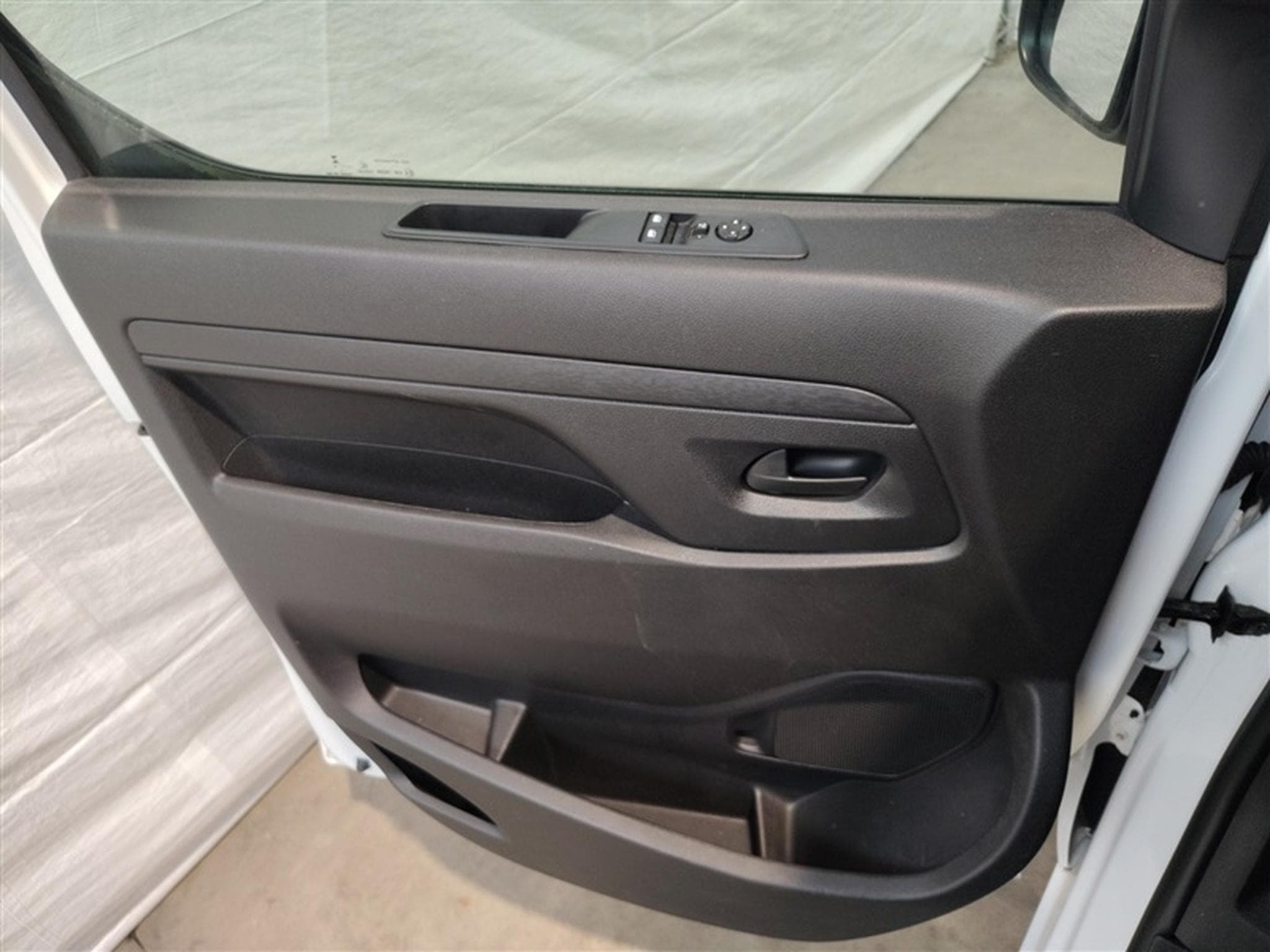 Peugeot Expert 2.0 BlueHDi L2  Premium EAT8 NAVI / CLIM / TEL (2023) - Photo 15