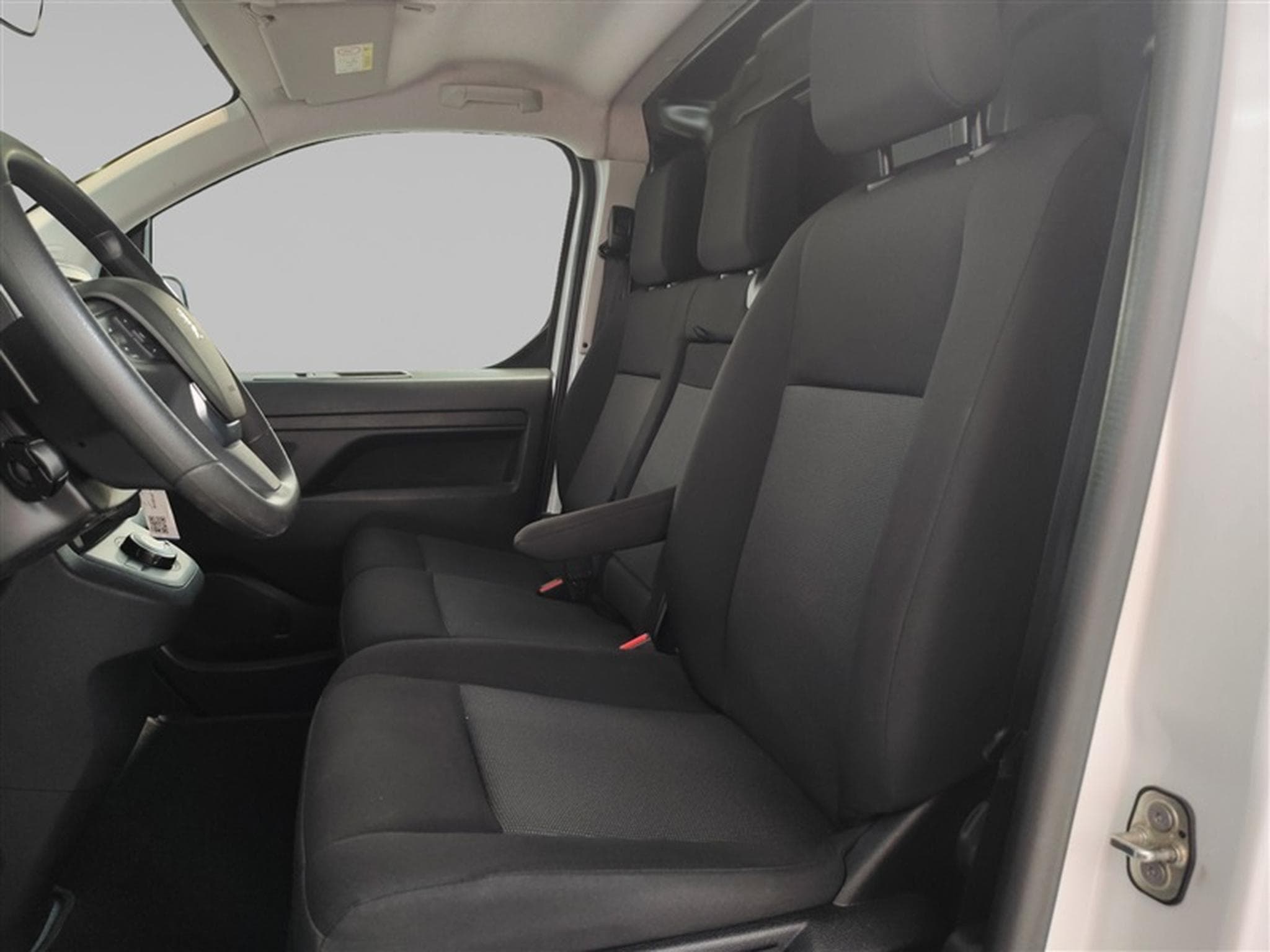 Peugeot Expert 2.0 BlueHDi L2  Premium EAT8 NAVI / CLIM / TEL (2023) - Photo 7