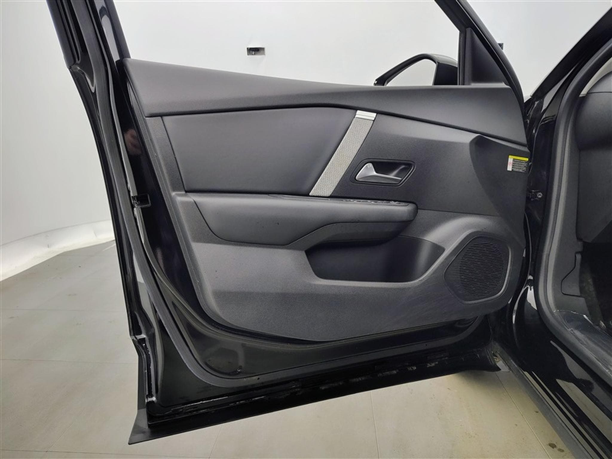 Citroen C4 X 1.2 PureTech 130cv EAT8 Feel CARPLAY / FULL LED / S-CUIR (2023) - Photo 17