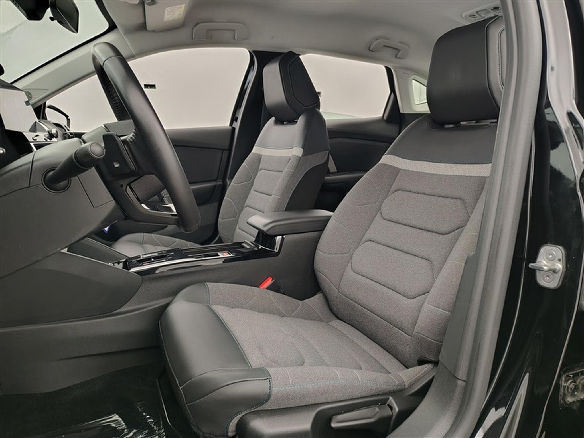 Citroen C4 X 1.2 PureTech 130cv EAT8 Feel CARPLAY / FULL LED / S-CUIR (2023) - Photo 7
