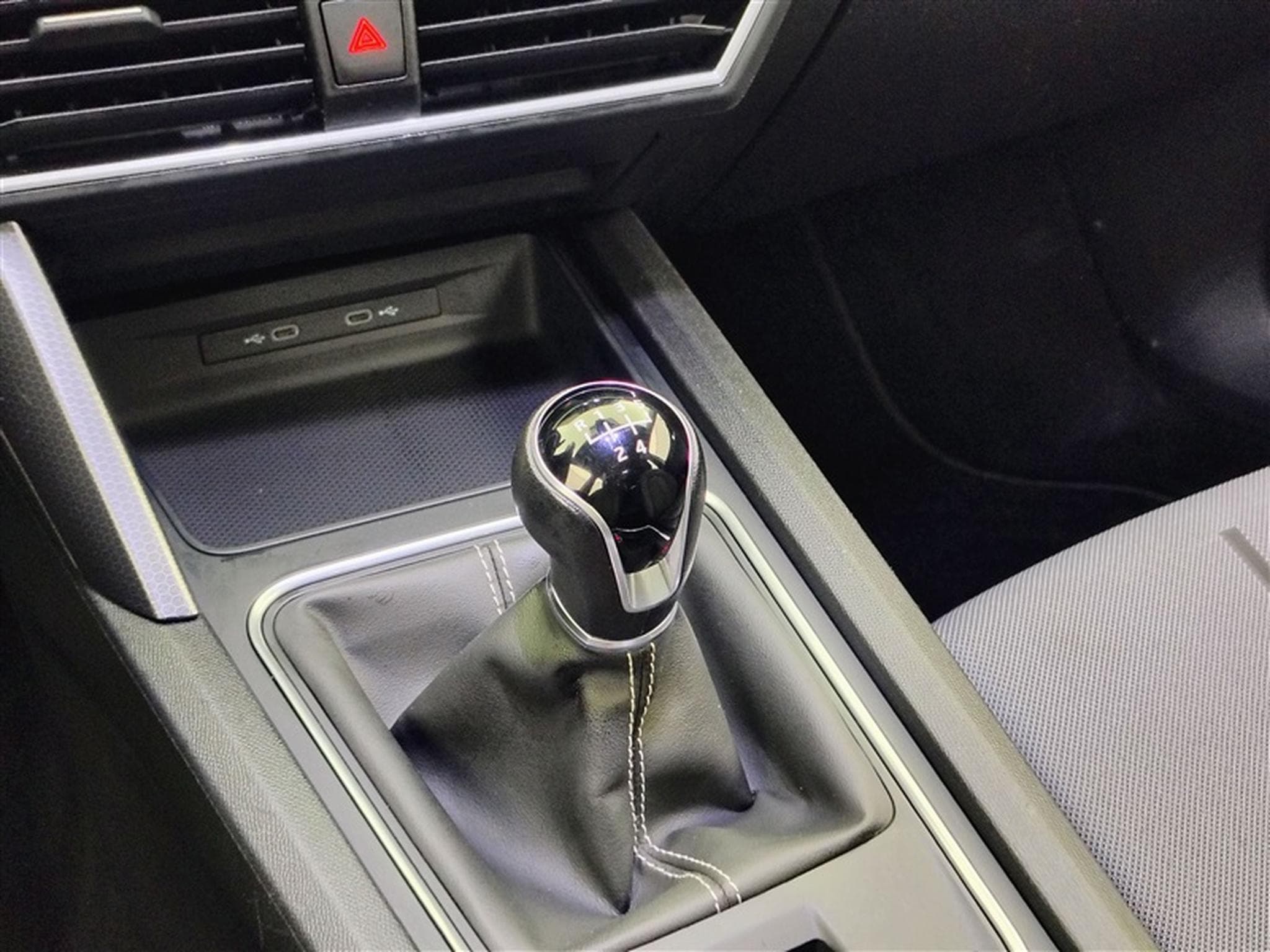 Seat Leon 1.0 EcoTSI Move! NAVI/LED/JA16/PDC AV AR (2023) - Photo 12