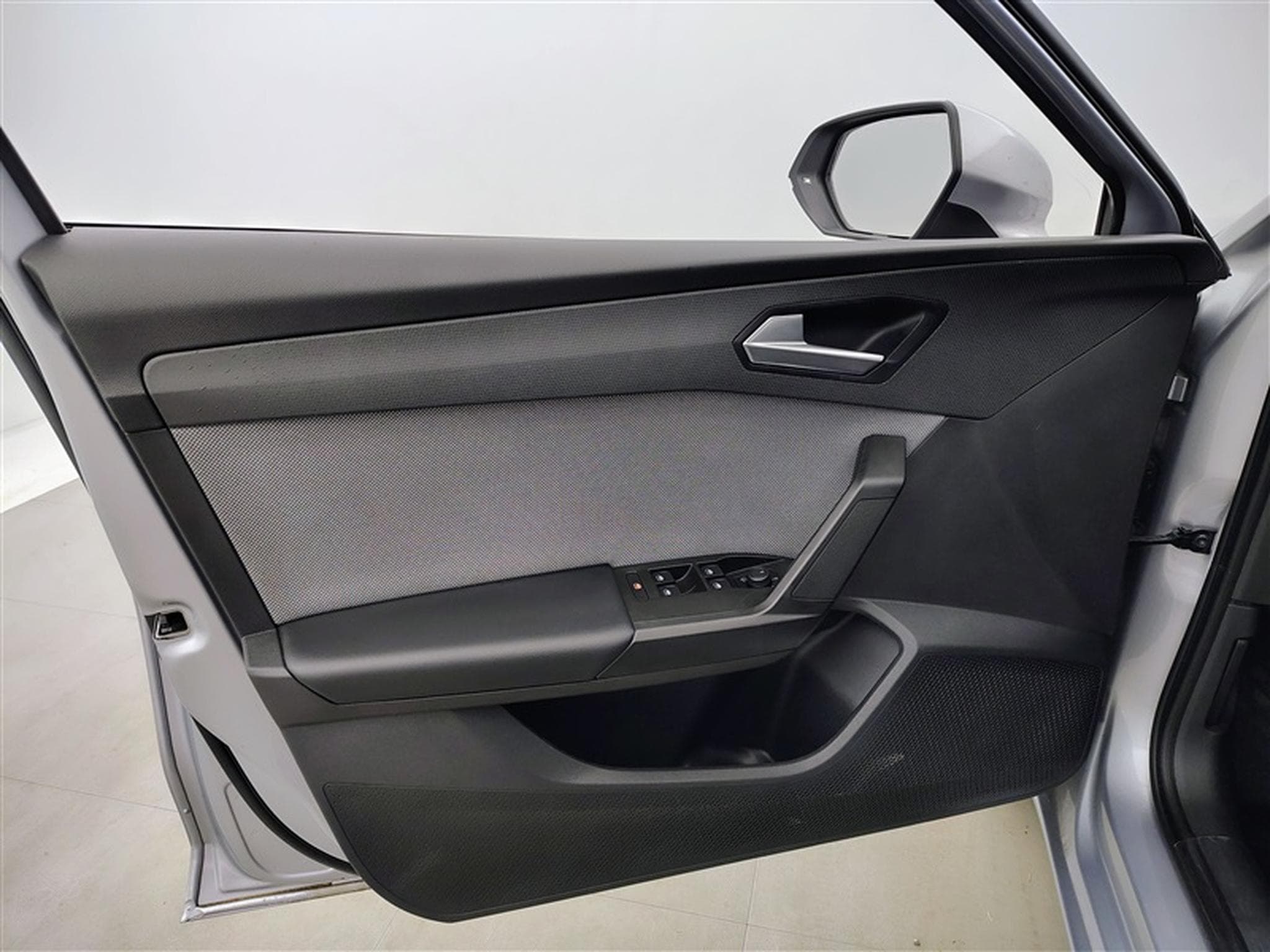 Seat Leon 1.0 EcoTSI Move! NAVI/LED/JA16/PDC AV AR (2023) - Photo 17