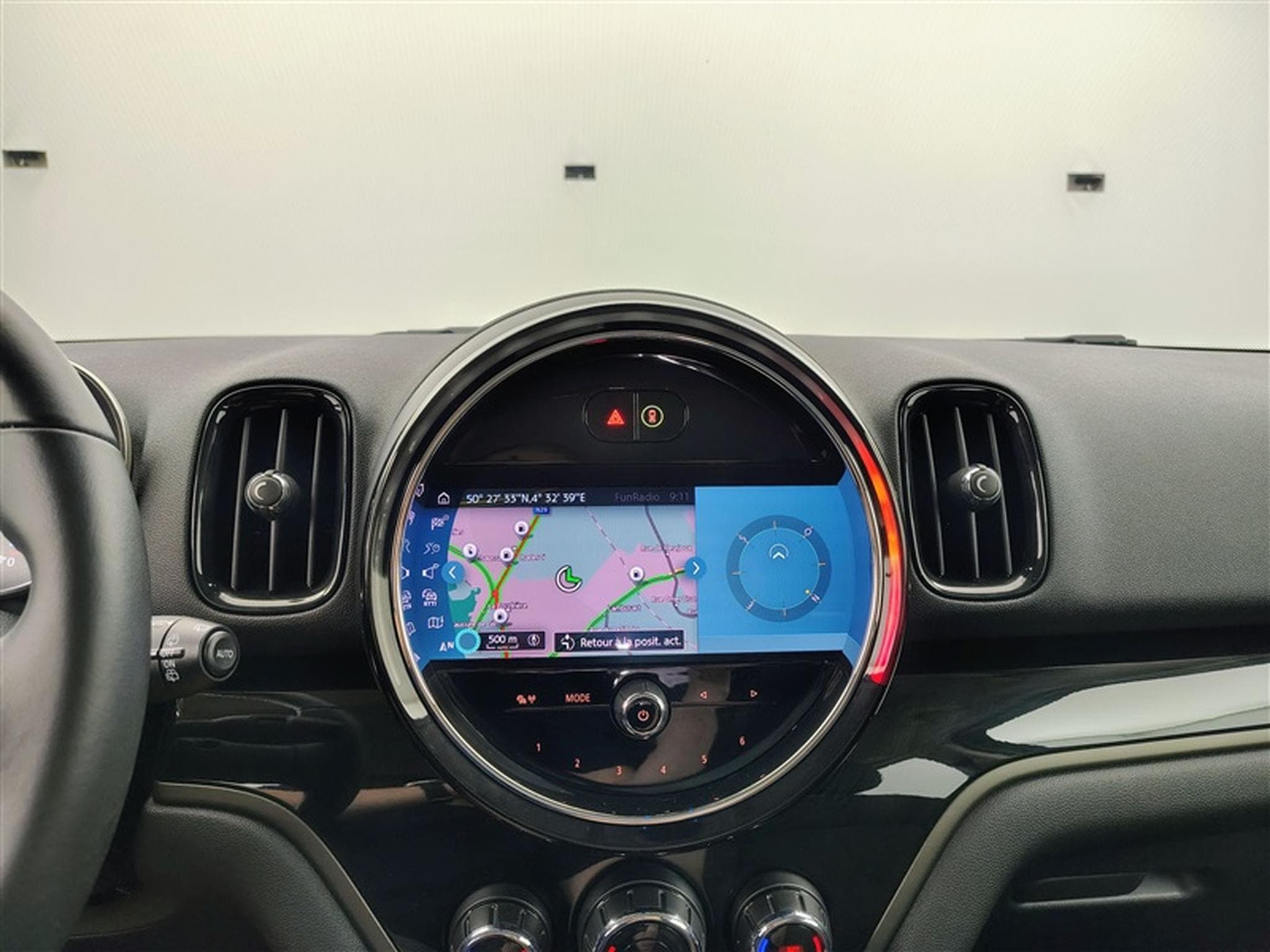 MINI Countryman 1.5A PHEV Cooper SE ALL4/NAVI/FULL LED/JA17/PDC (2023) - Photo 11
