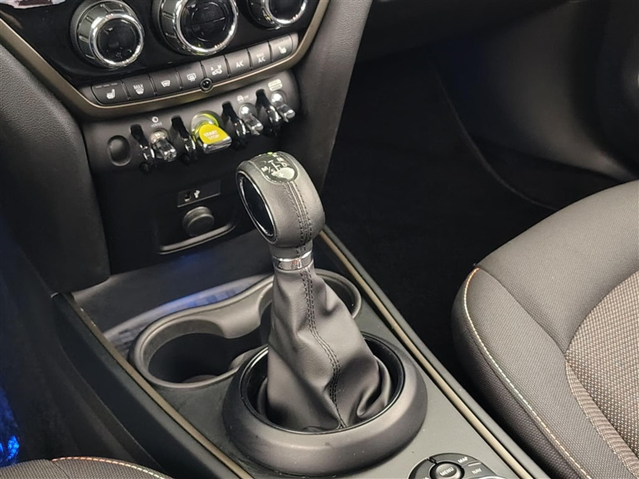 MINI Countryman 1.5A PHEV Cooper SE ALL4/NAVI/FULL LED/JA17/PDC (2023) - Photo 12