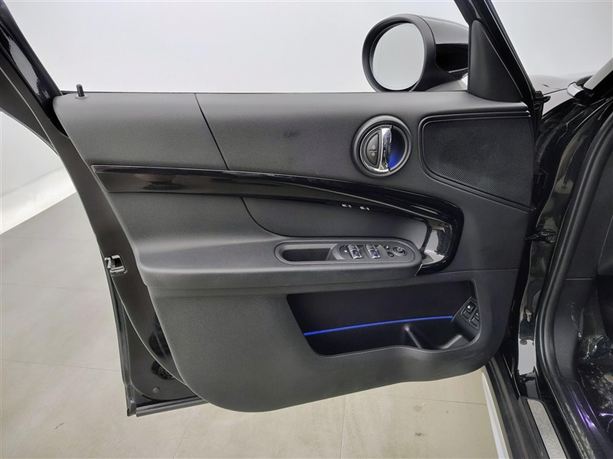 MINI Countryman 1.5A PHEV Cooper SE ALL4/NAVI/FULL LED/JA17/PDC (2023) - Photo 17
