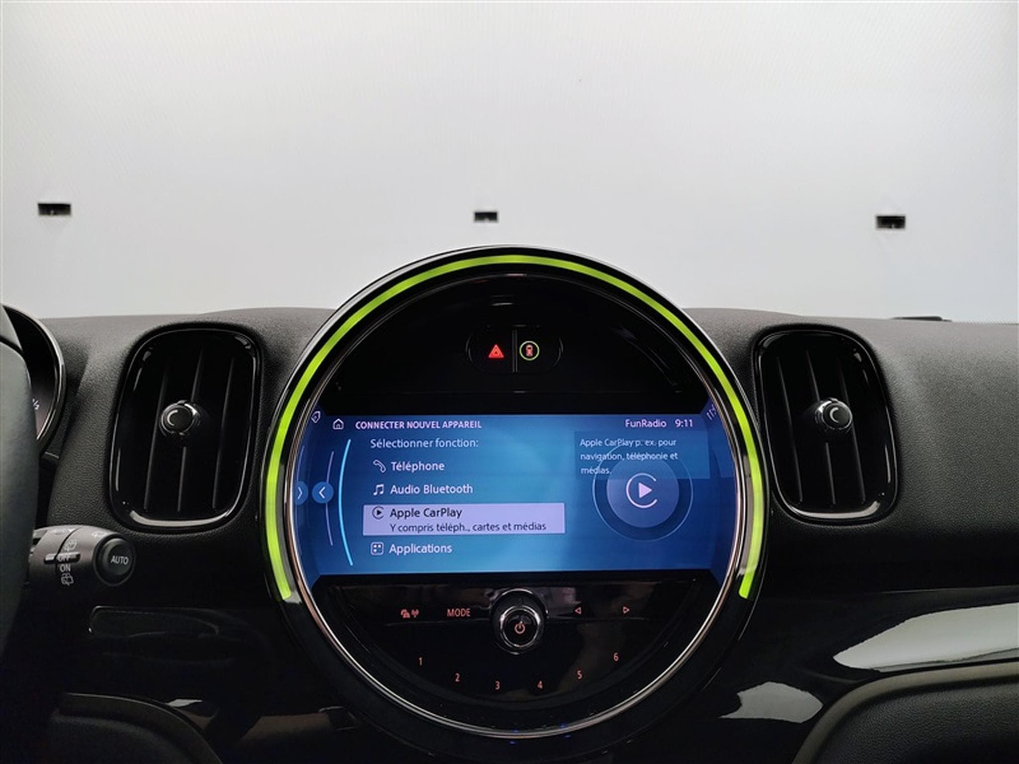 MINI Countryman 1.5A PHEV Cooper SE ALL4/NAVI/FULL LED/JA17/PDC (2023) - Photo 21