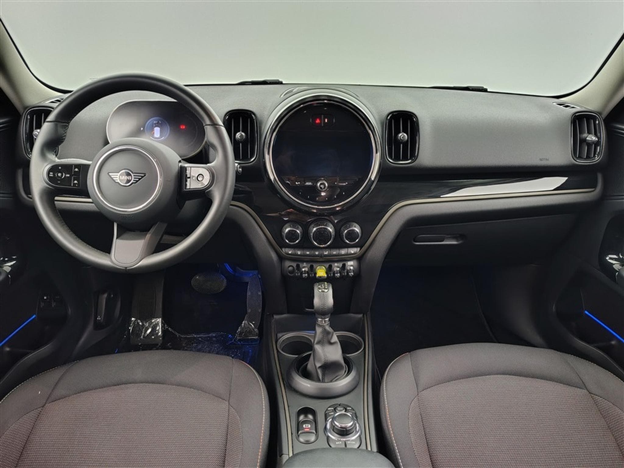 MINI Countryman 1.5A PHEV Cooper SE ALL4/NAVI/FULL LED/JA17/PDC (2023) - Photo 8