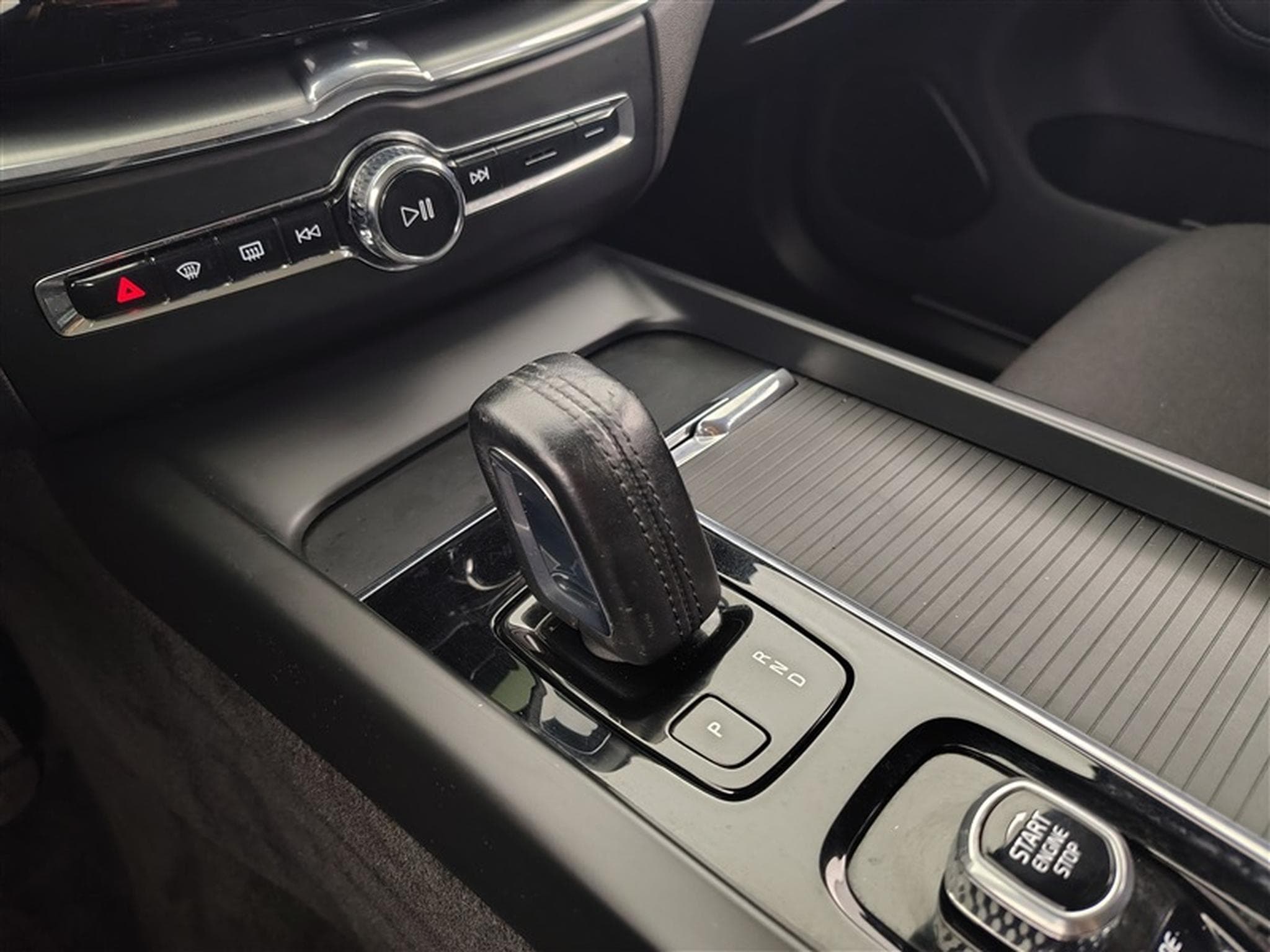 Volvo XC60 2.0 B4 Momentum Pro Gear. (2021) - Photo 12