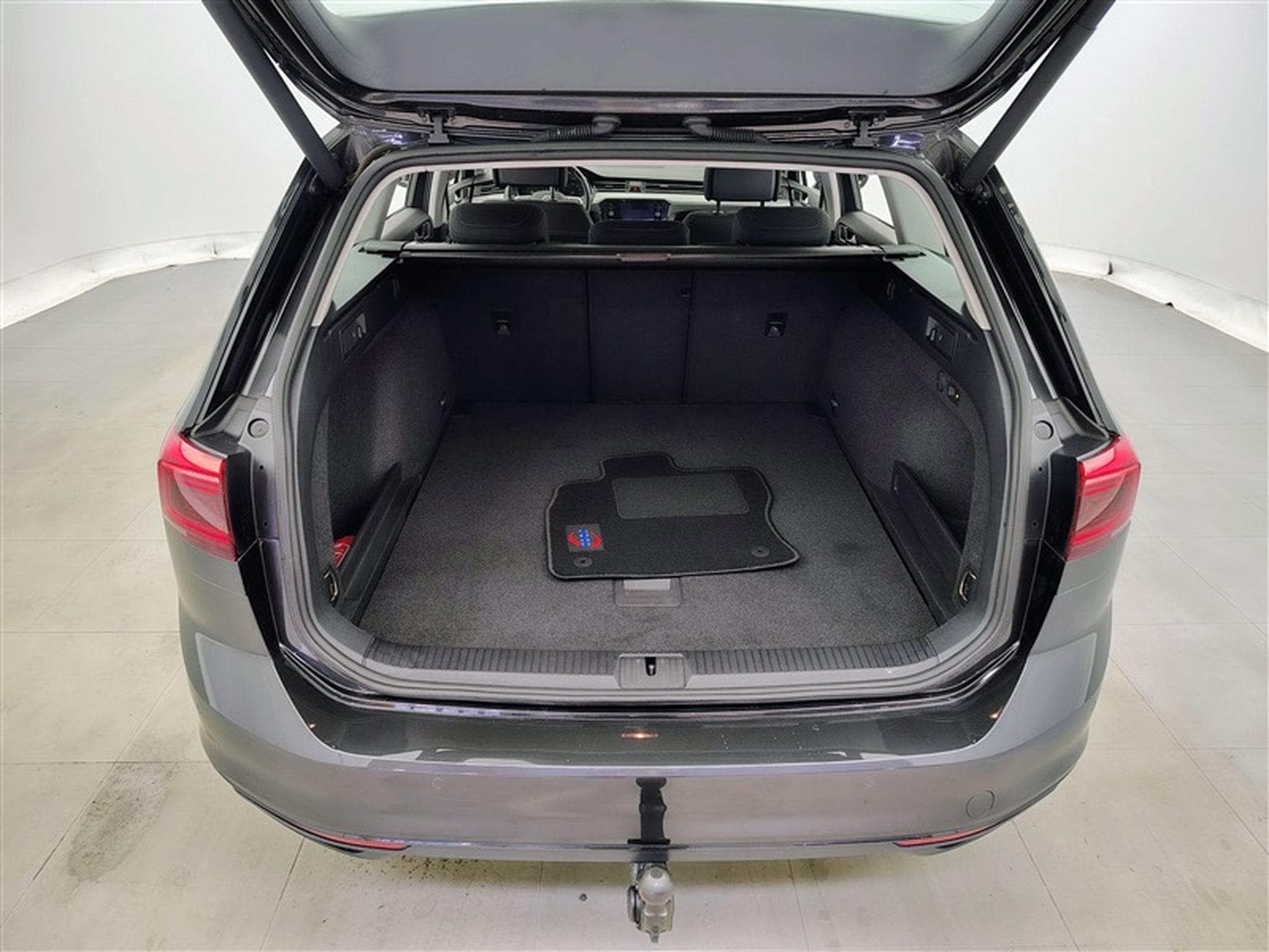 VW Passat 2.0 TDi Style DSG Navi / Led / PDC av+ar (2021) - Photo 14