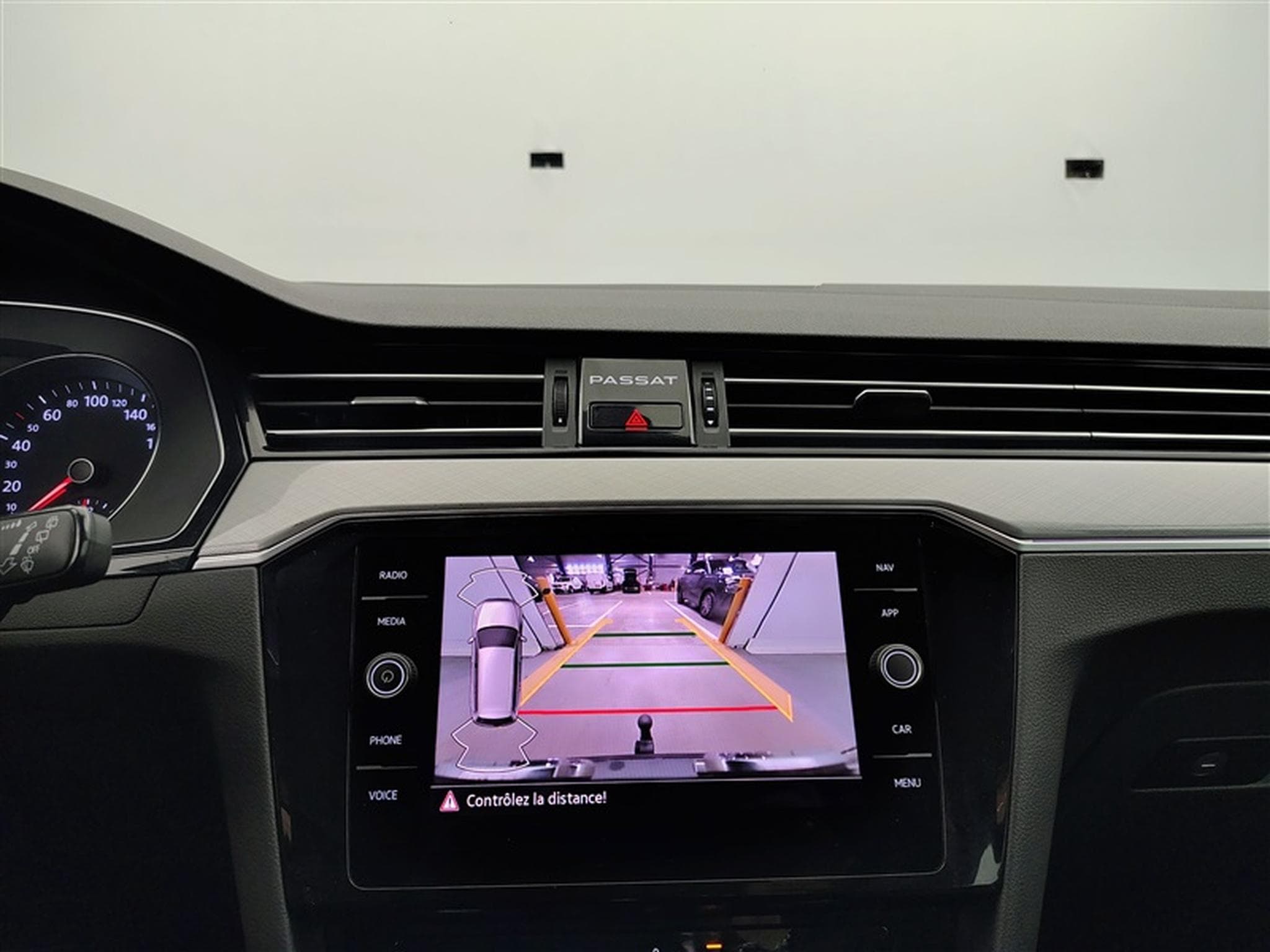 VW Passat 2.0 TDi Style DSG Navi / Led / PDC av+ar (2021) - Photo 18
