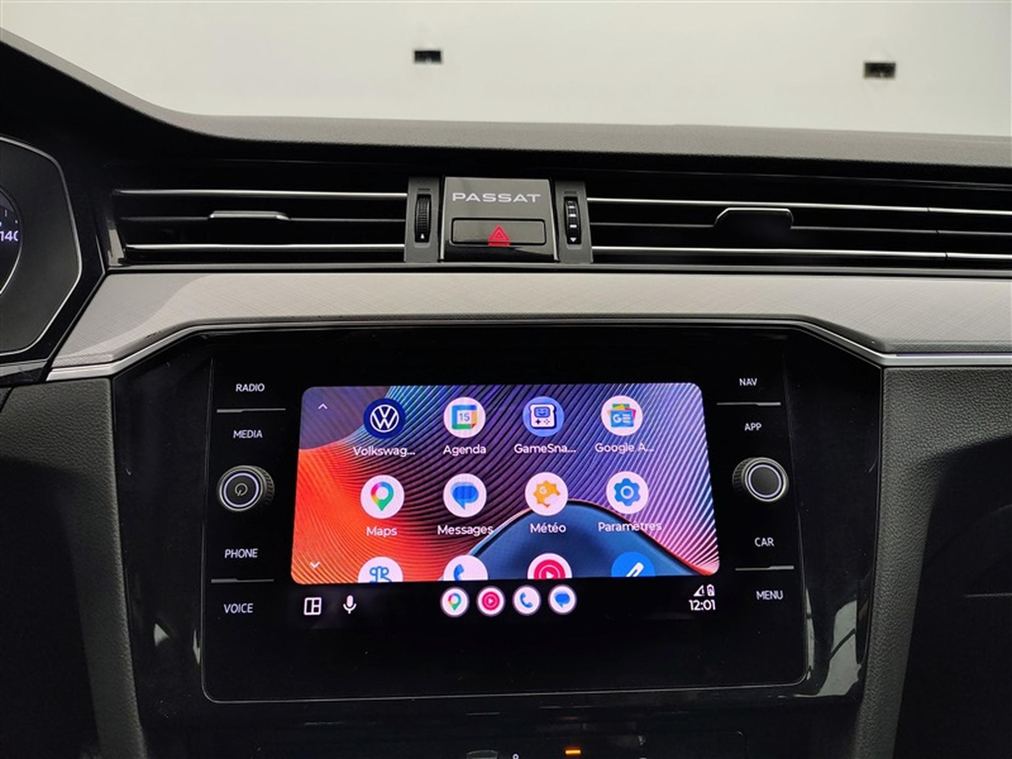 VW Passat 2.0 TDi Style DSG Navi / Led / PDC av+ar (2021) - Photo 22
