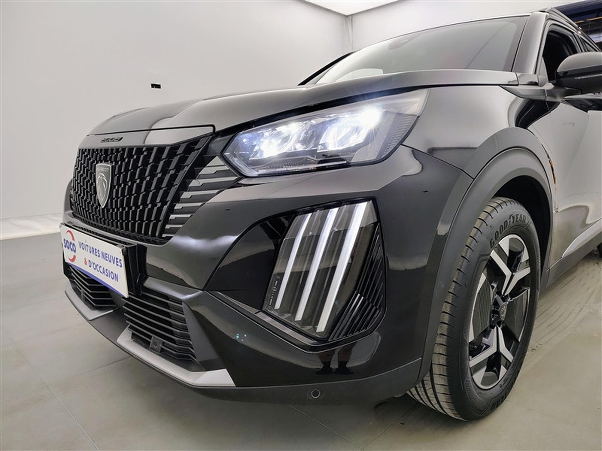 Peugeot 2008 1.2 PureTech Allure CARPLAY / FULL LED / PDC (2025) - Photo 15