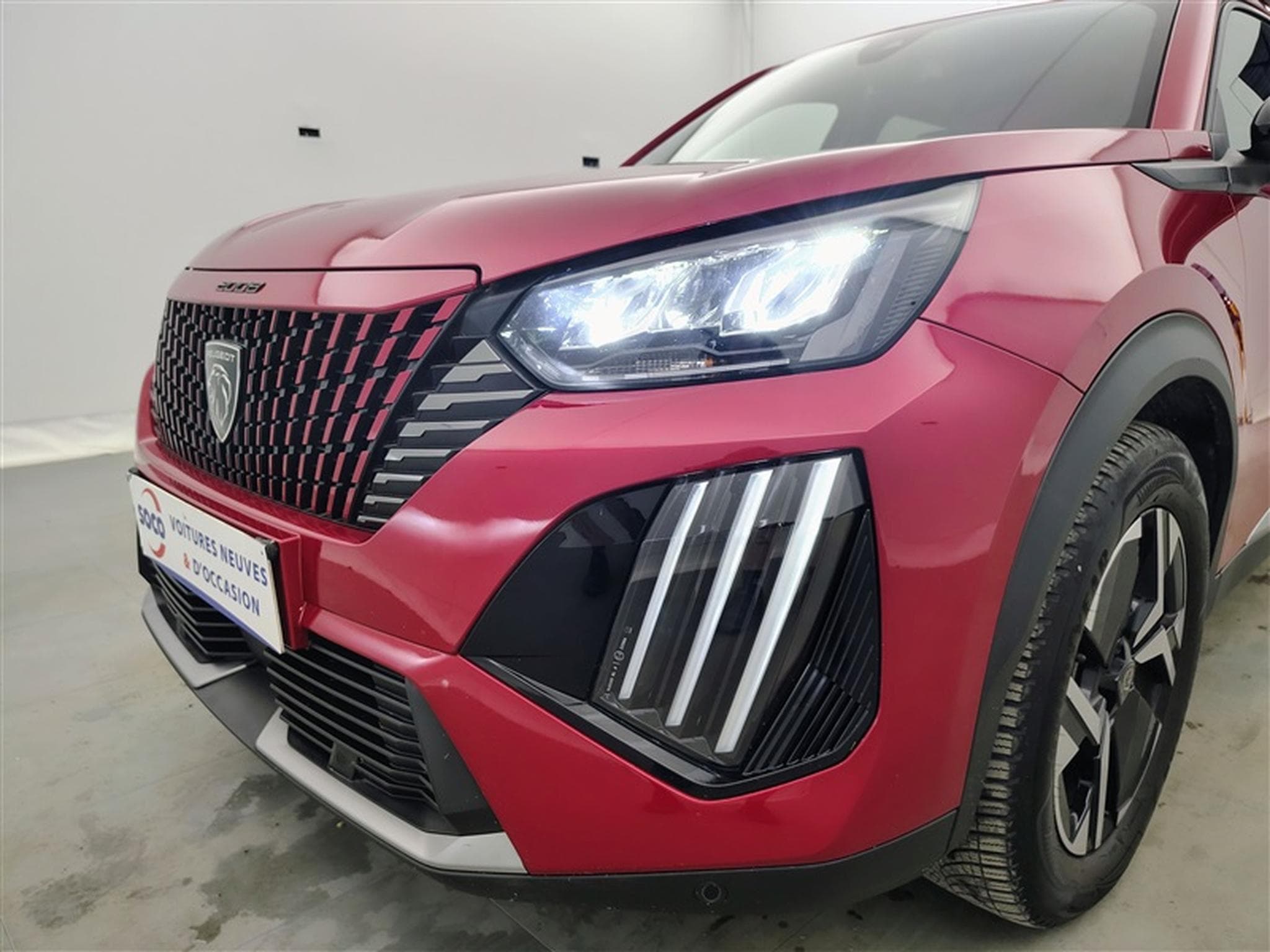Peugeot 2008 1.2 PureTech Allure NAVI / FULL LED / CARPLAY / S-CUIR (2024) - Photo 5