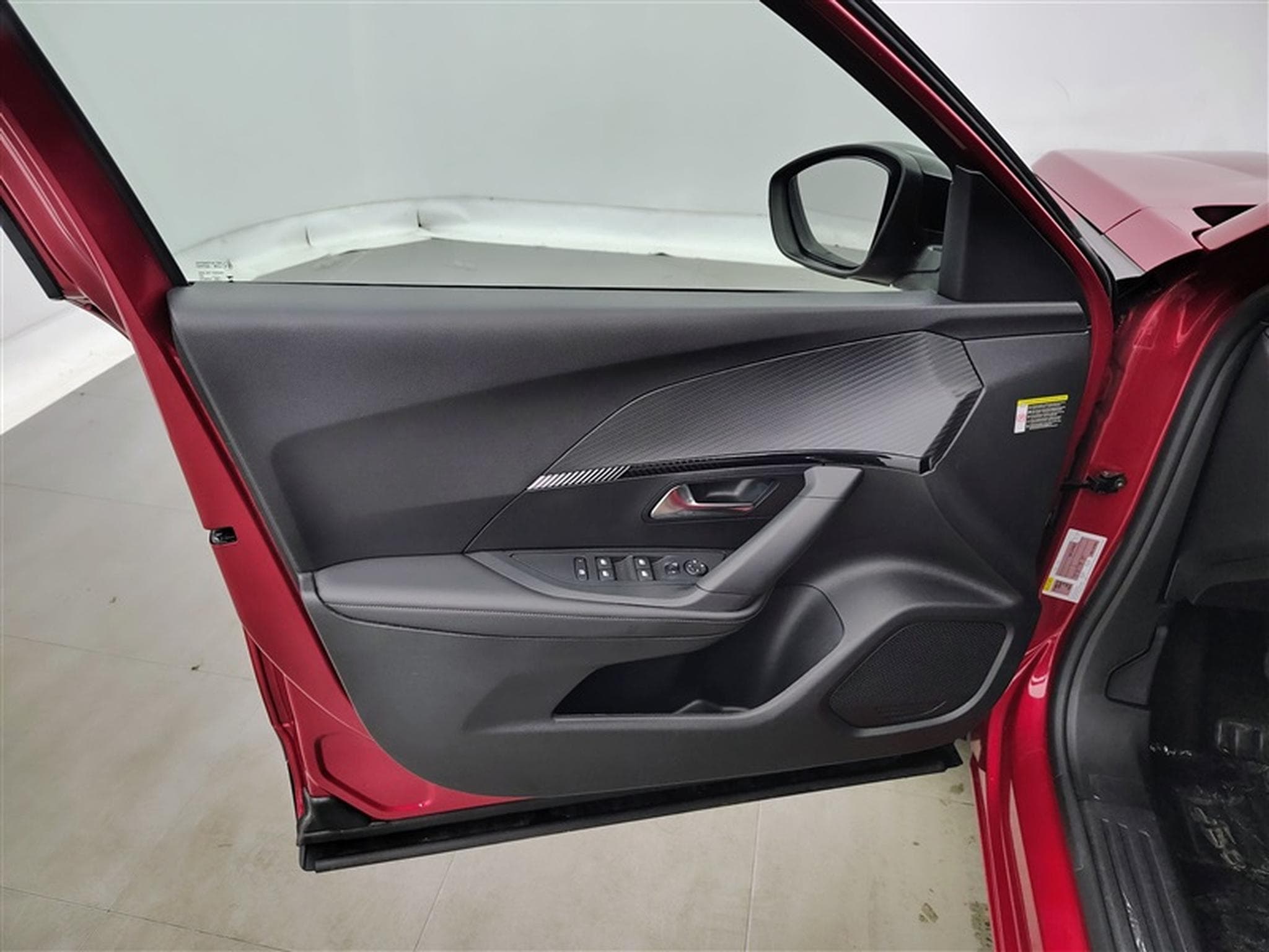 Peugeot 2008 1.2 PureTech Allure NAVI / FULL LED / CARPLAY / S-CUIR (2024) - Photo 7