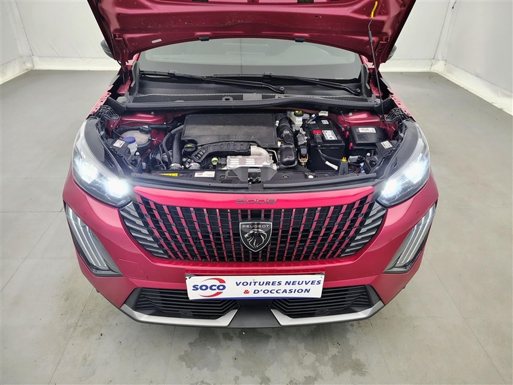 Peugeot 2008 1.2 PureTech Allure NAVI / FULL LED / CARPLAY / S-CUIR (2024) - Photo 9