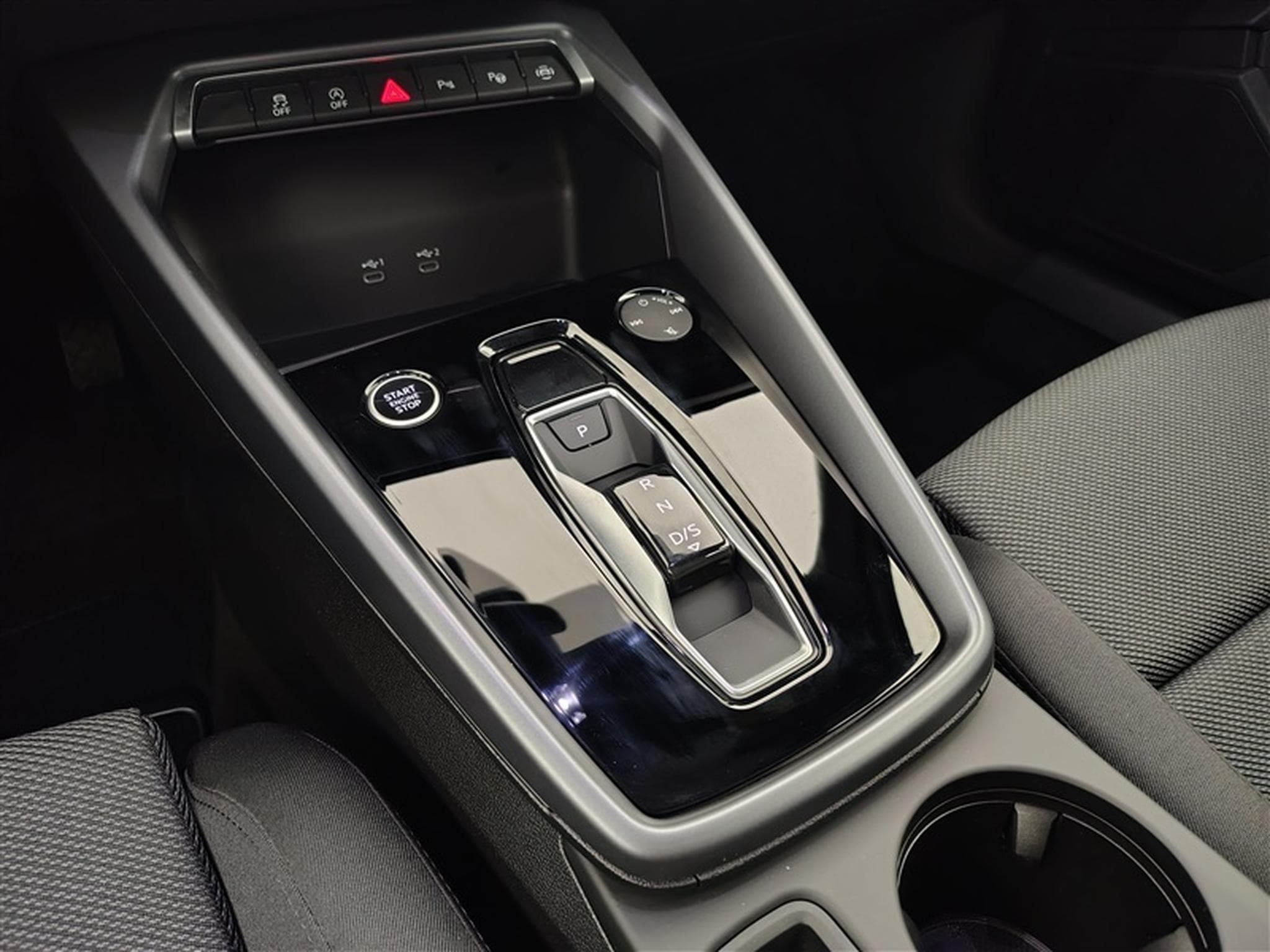 Audi A3 30 TFSI Advanced S tronic Navi / Led / PDC av+ar (2025) - Photo 12