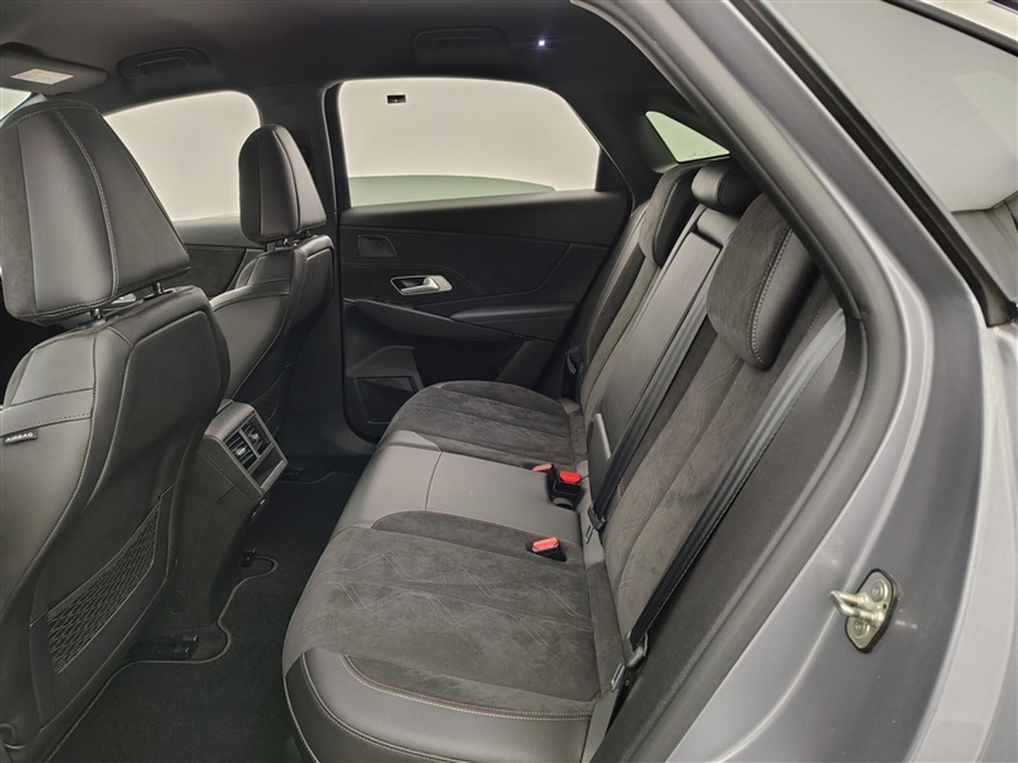 DS Automobiles DS7 1.2 Crossback EAT8 Perform. Line NAVI / ALCANTARA / FULL LED (2021) - Photo 13
