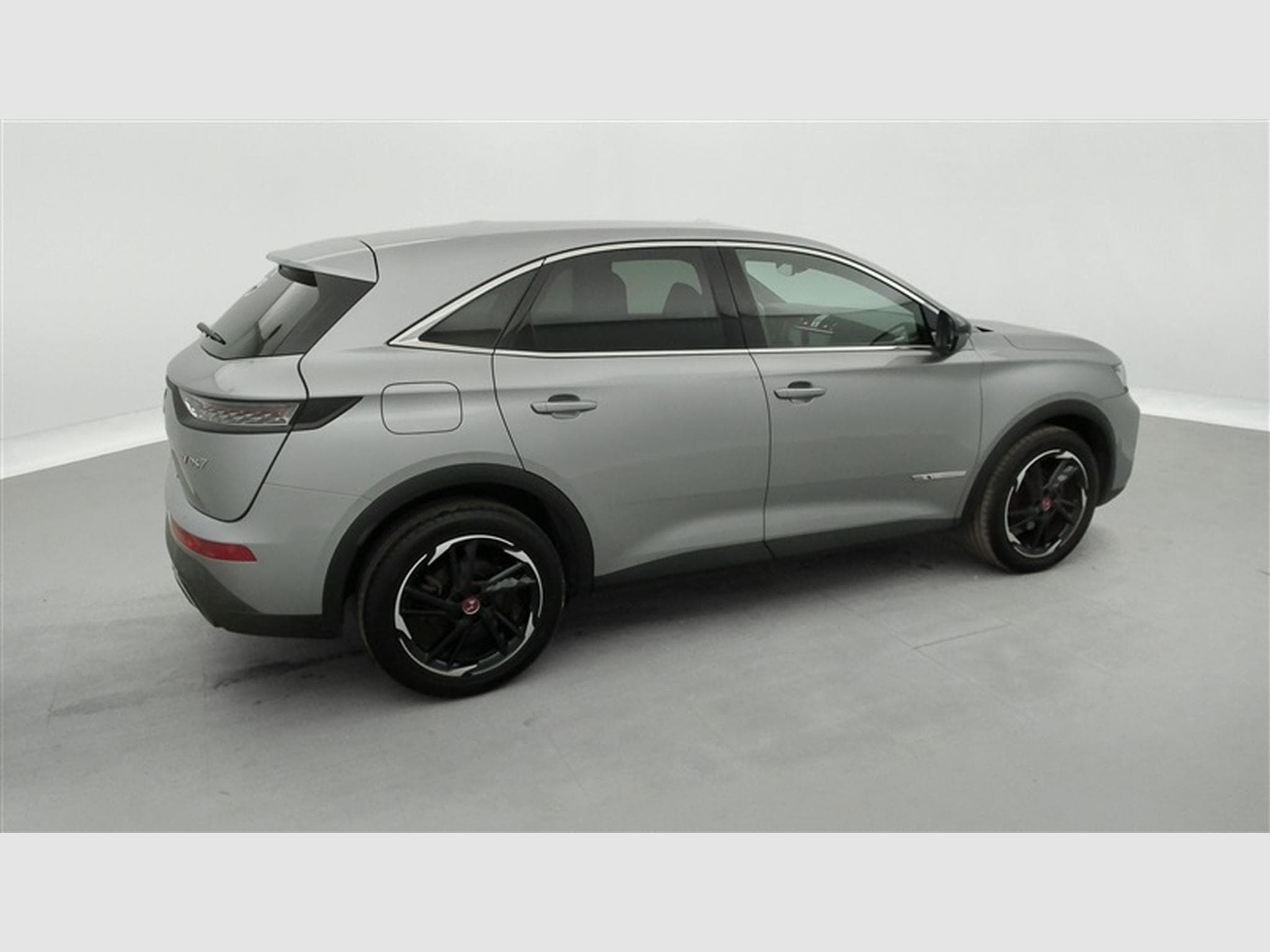 DS Automobiles DS7 1.2 Crossback EAT8 Perform. Line NAVI / ALCANTARA / FULL LED (2021) - Photo 25