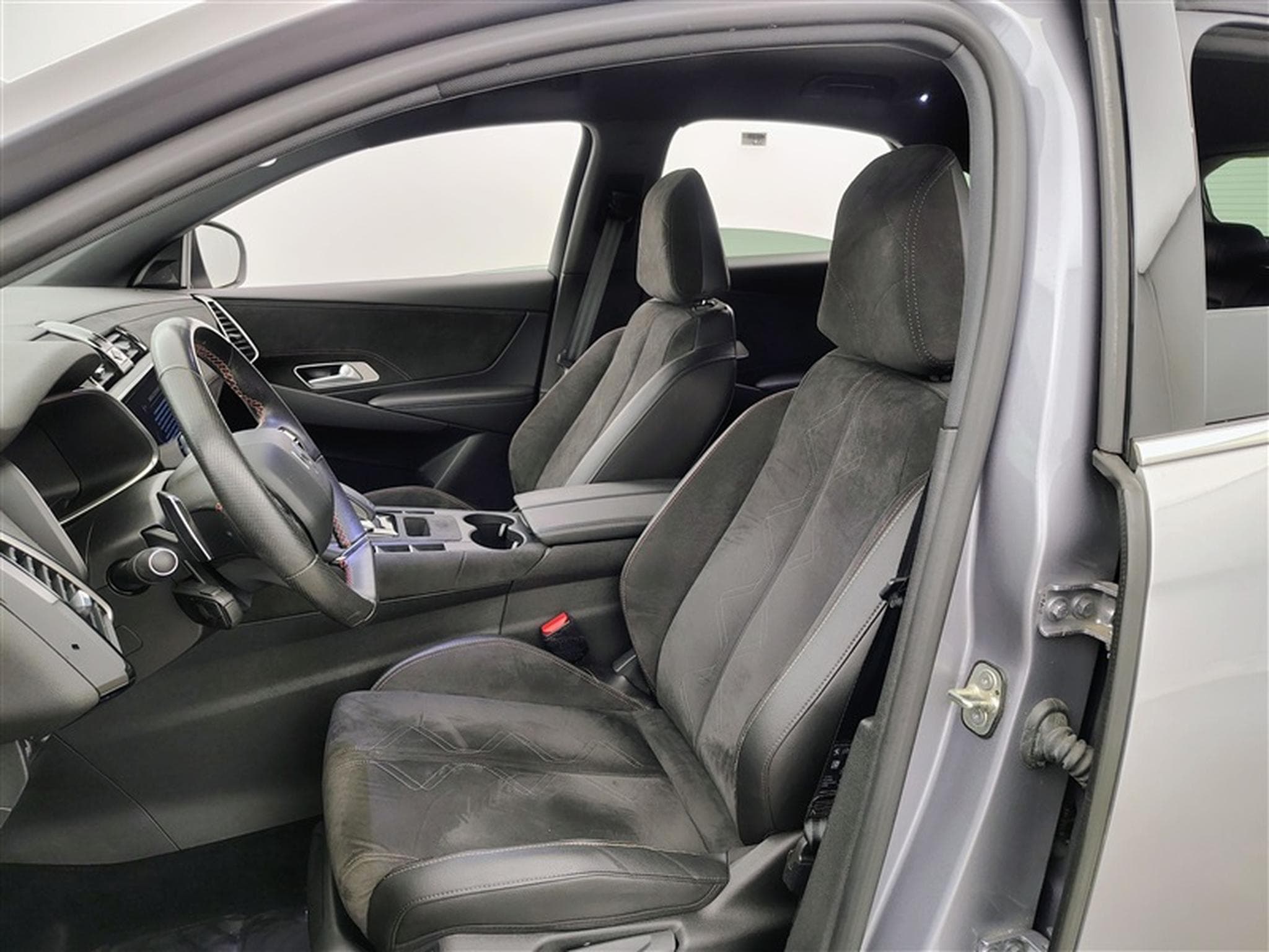 DS Automobiles DS7 1.2 Crossback EAT8 Perform. Line NAVI / ALCANTARA / FULL LED (2021) - Photo 7