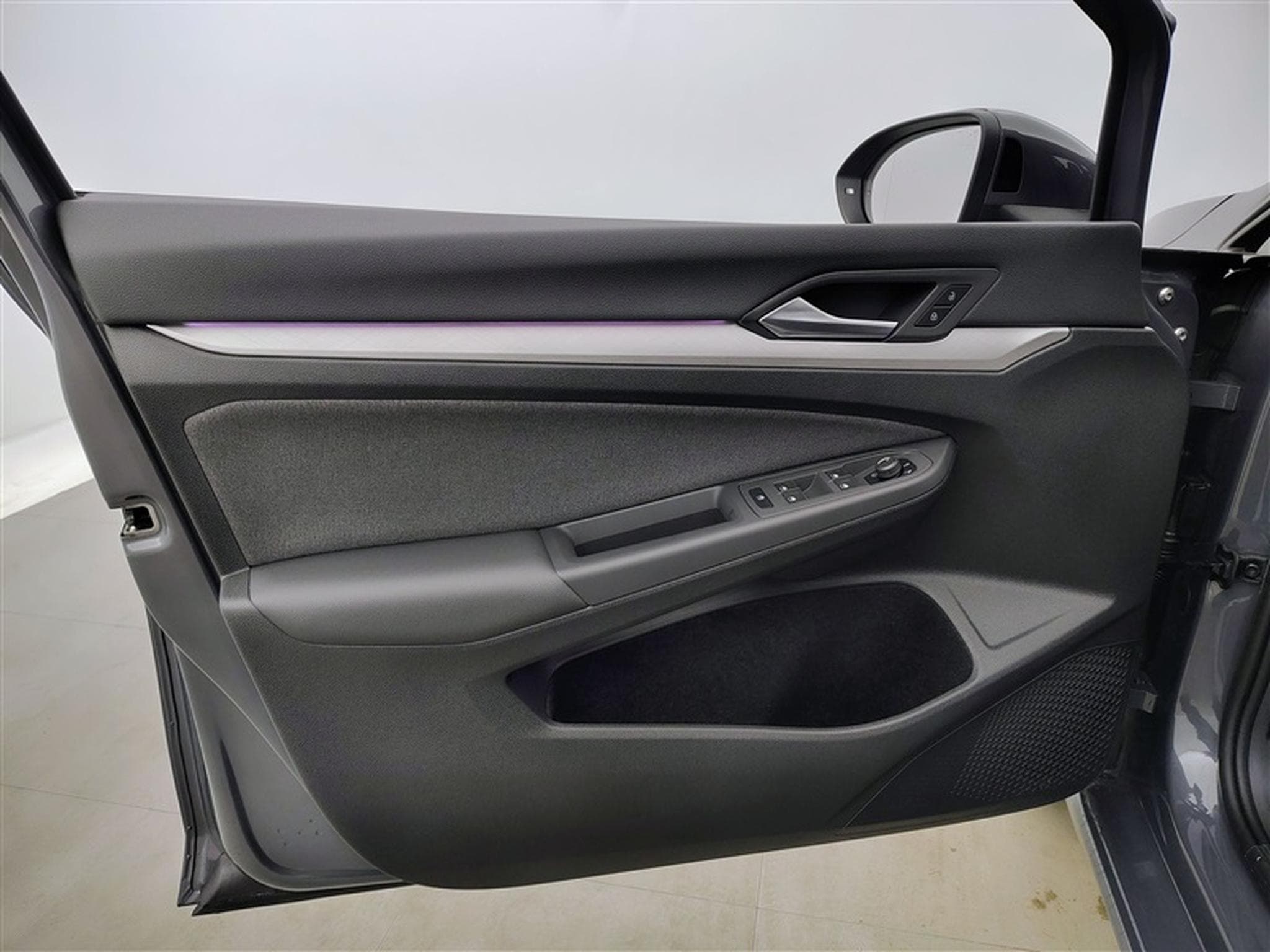 VW Golf 1.5 eTSI Life DSG/NAVI/TO PANO/FULL LED/JA17/PDC (2024) - Photo 17