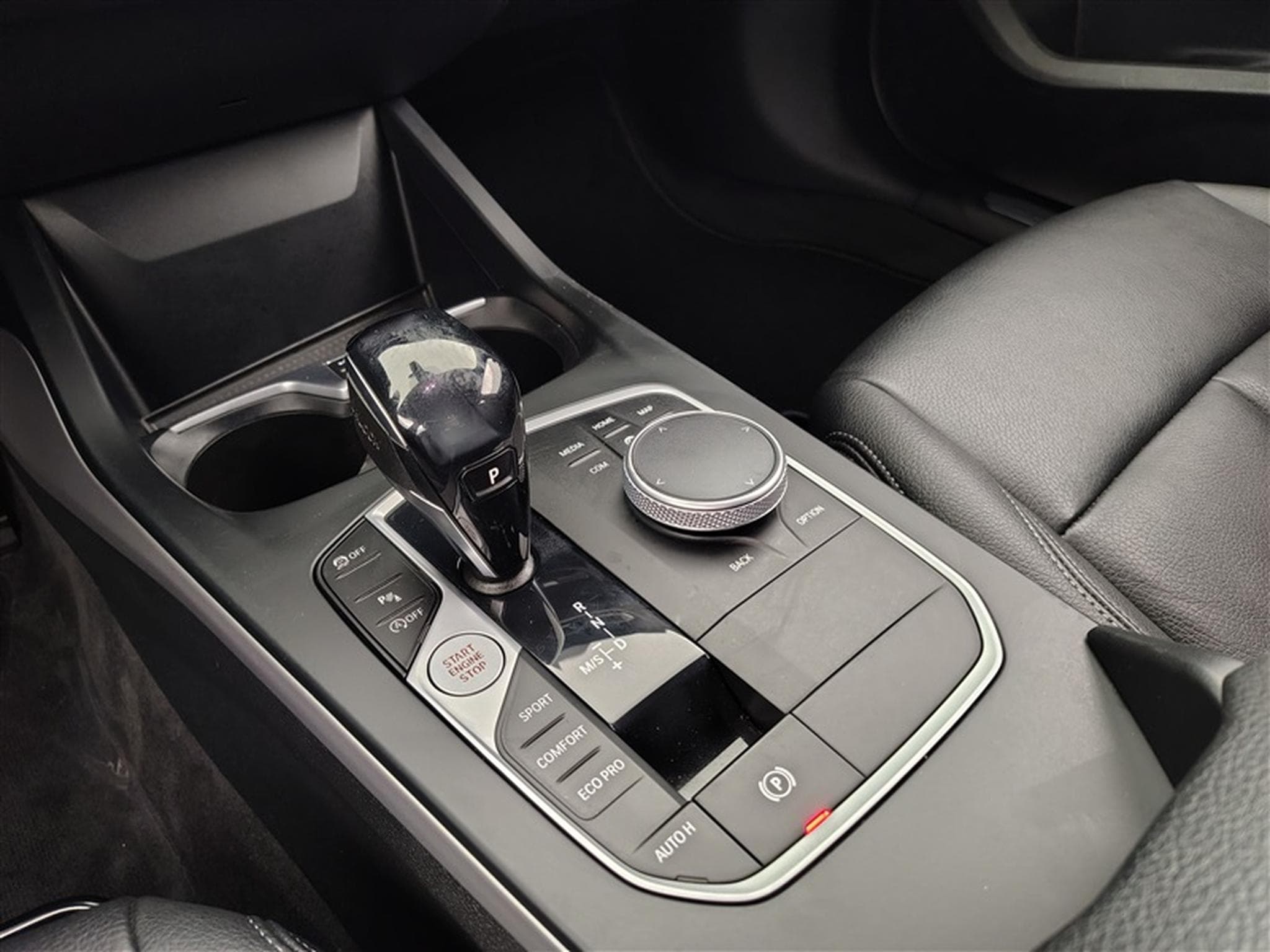 BMW 116 dA Cuir / Navi Cockpit / Led / PDC av+ar (2021) - Photo 12