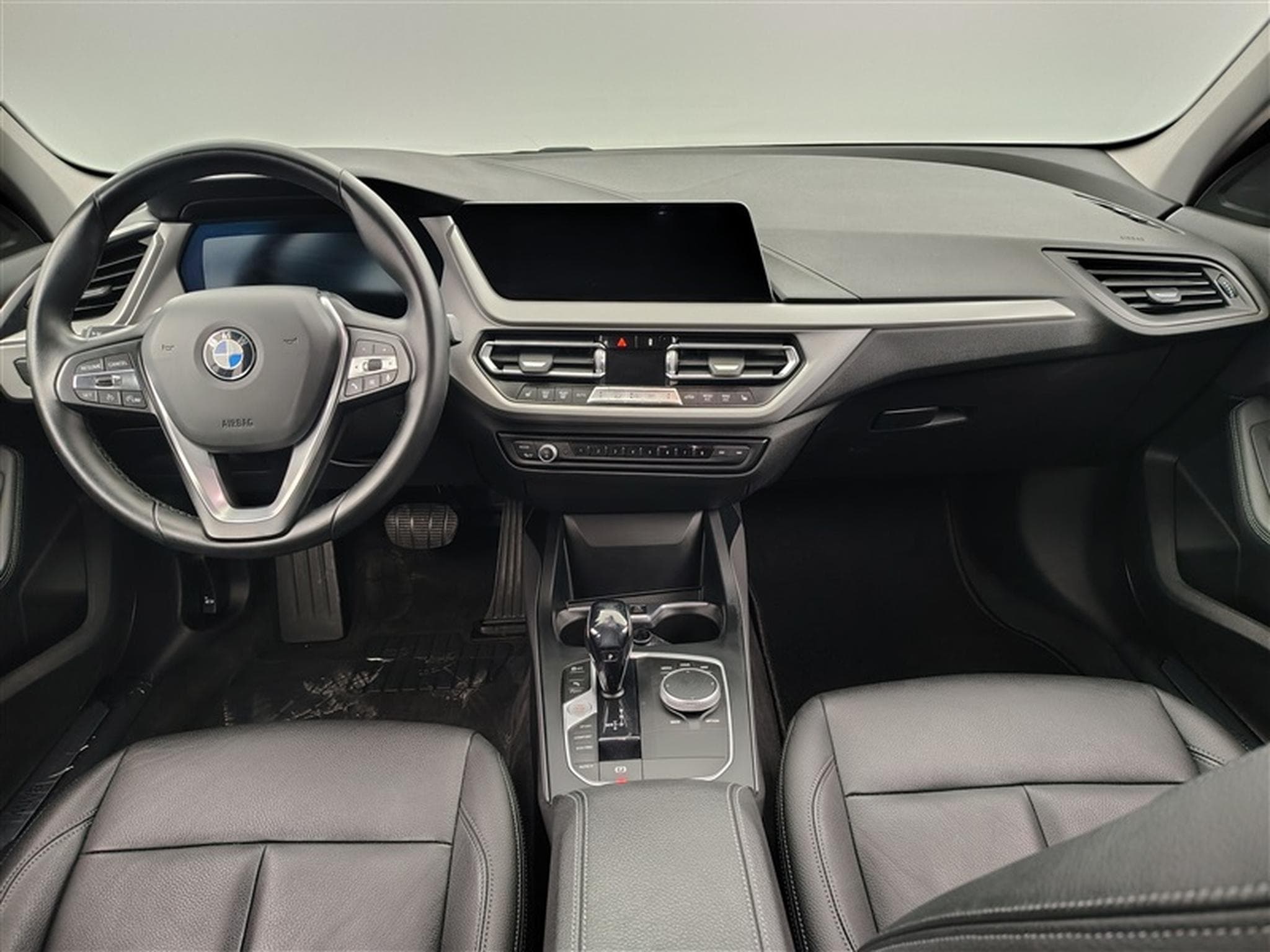 BMW 116 dA Cuir / Navi Cockpit / Led / PDC av+ar (2021) - Photo 8