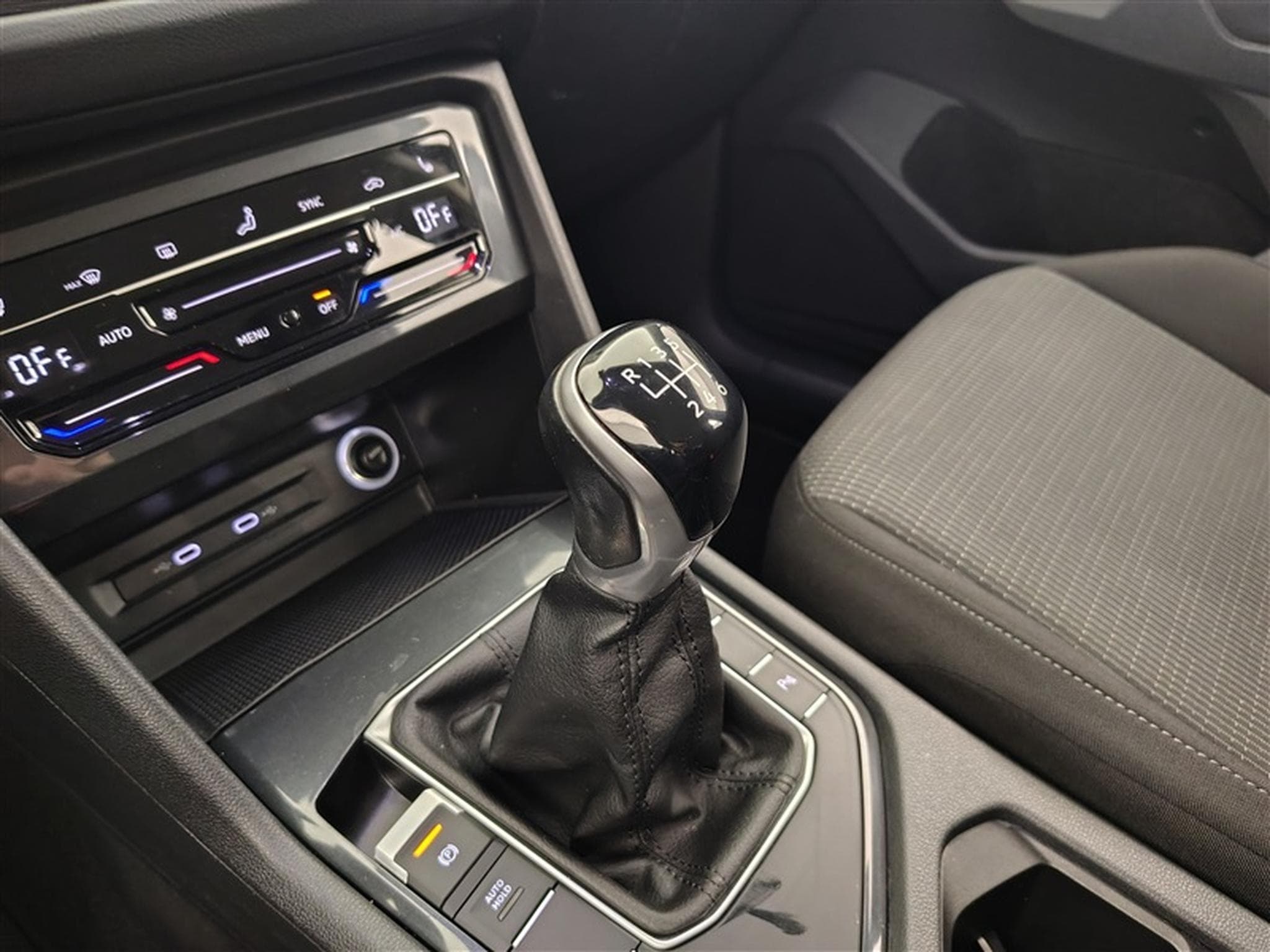 VW Tiguan 1.5 TSI ACT Active OPF (2021) - Photo 12