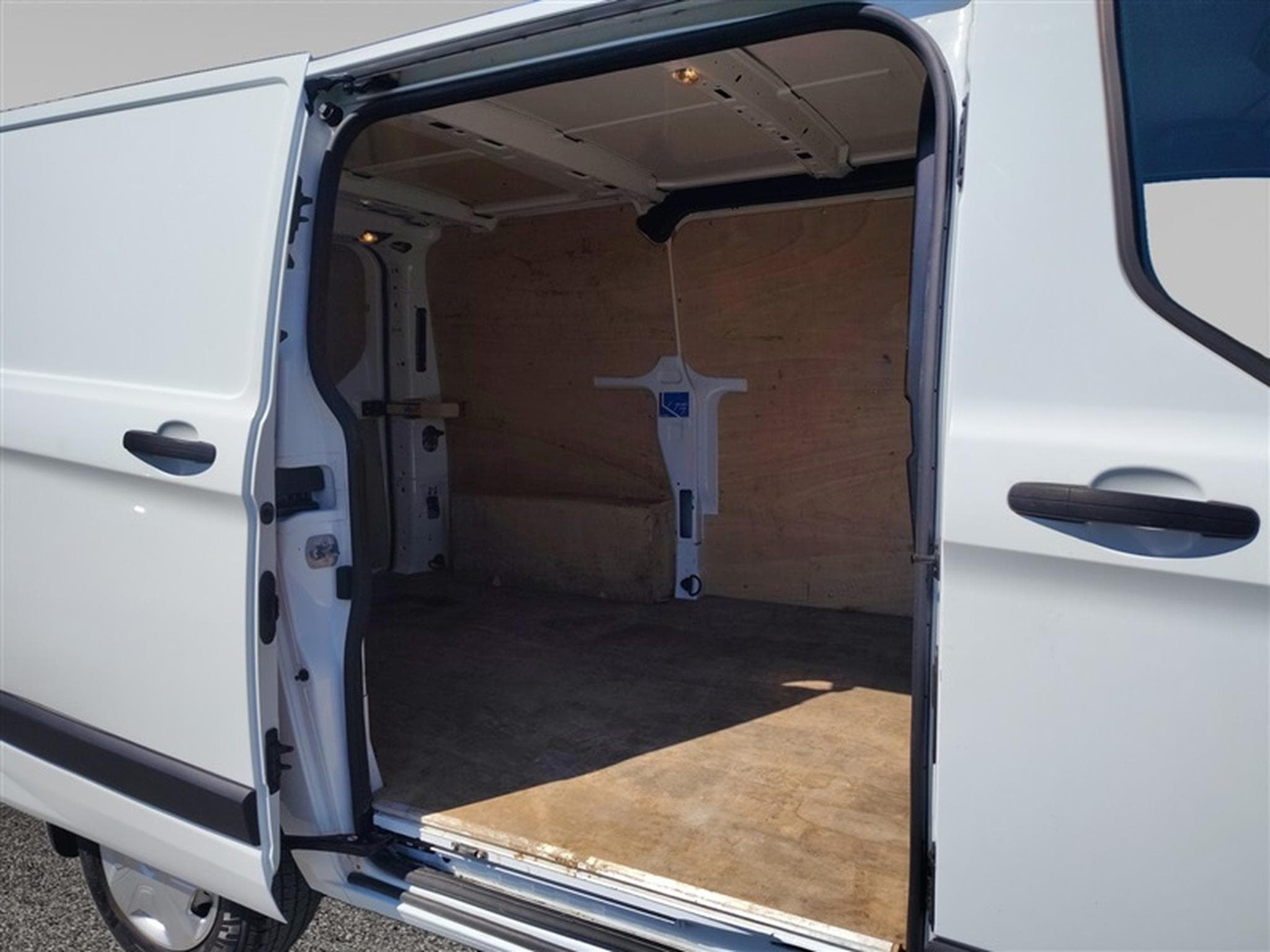 Ford Transit 2.0 TDCi L1H1 3PL CLIM / PDC AV-AR (2022) - Photo 13