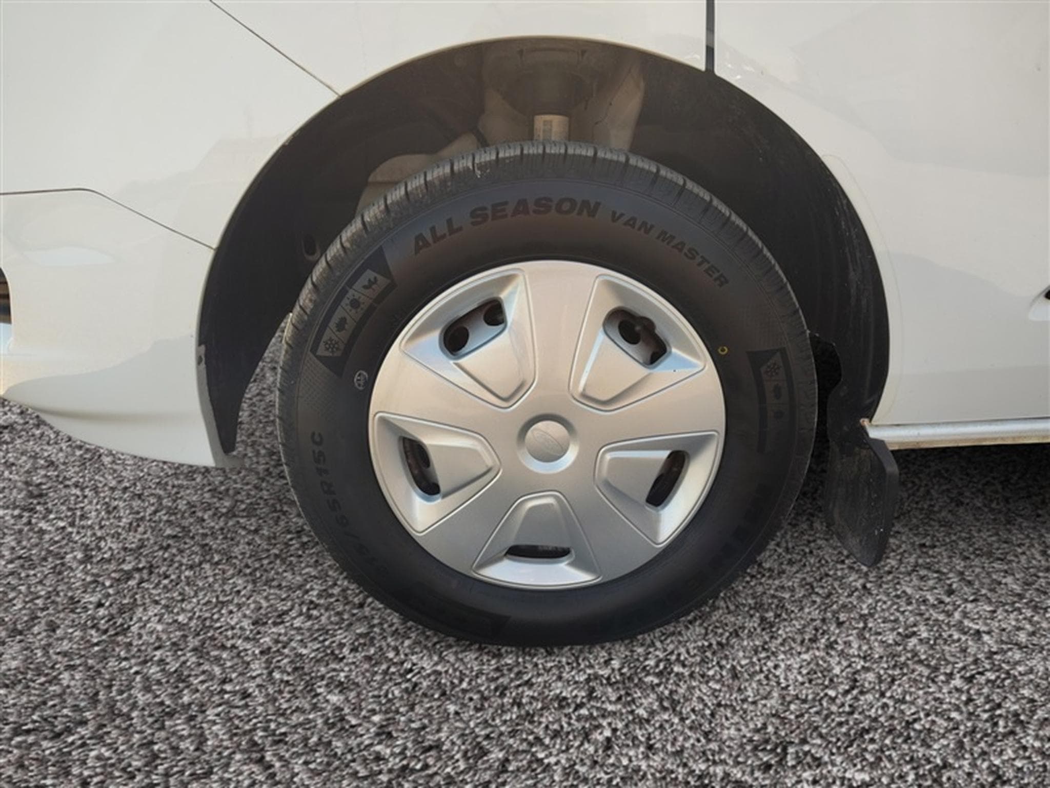 Ford Transit 2.0 TDCi L1H1 3PL CLIM / PDC AV-AR (2022) - Photo 6