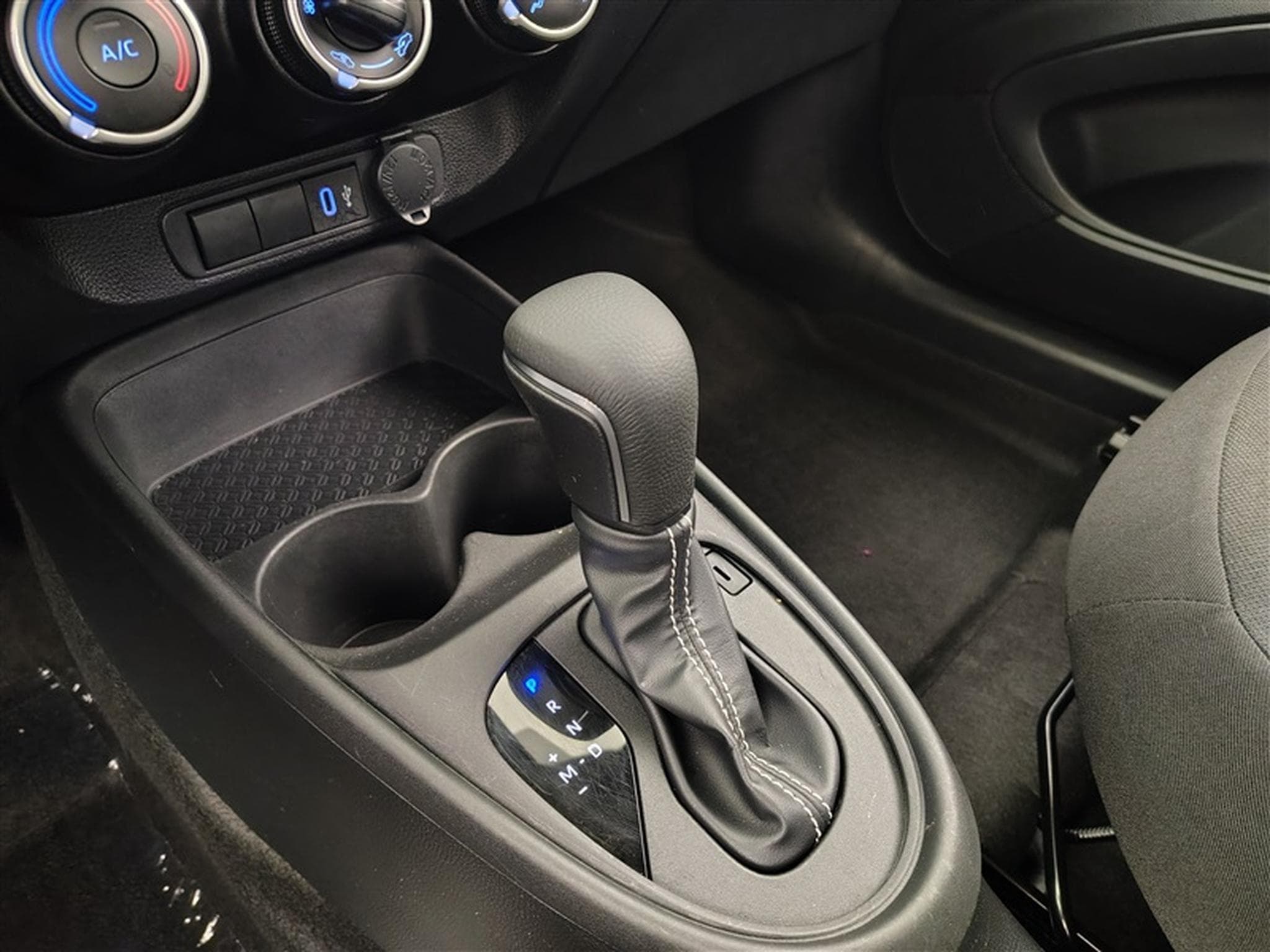 Toyota Aygo 1.0i VVT-i X Black Edition CVT (2025) - Photo 12