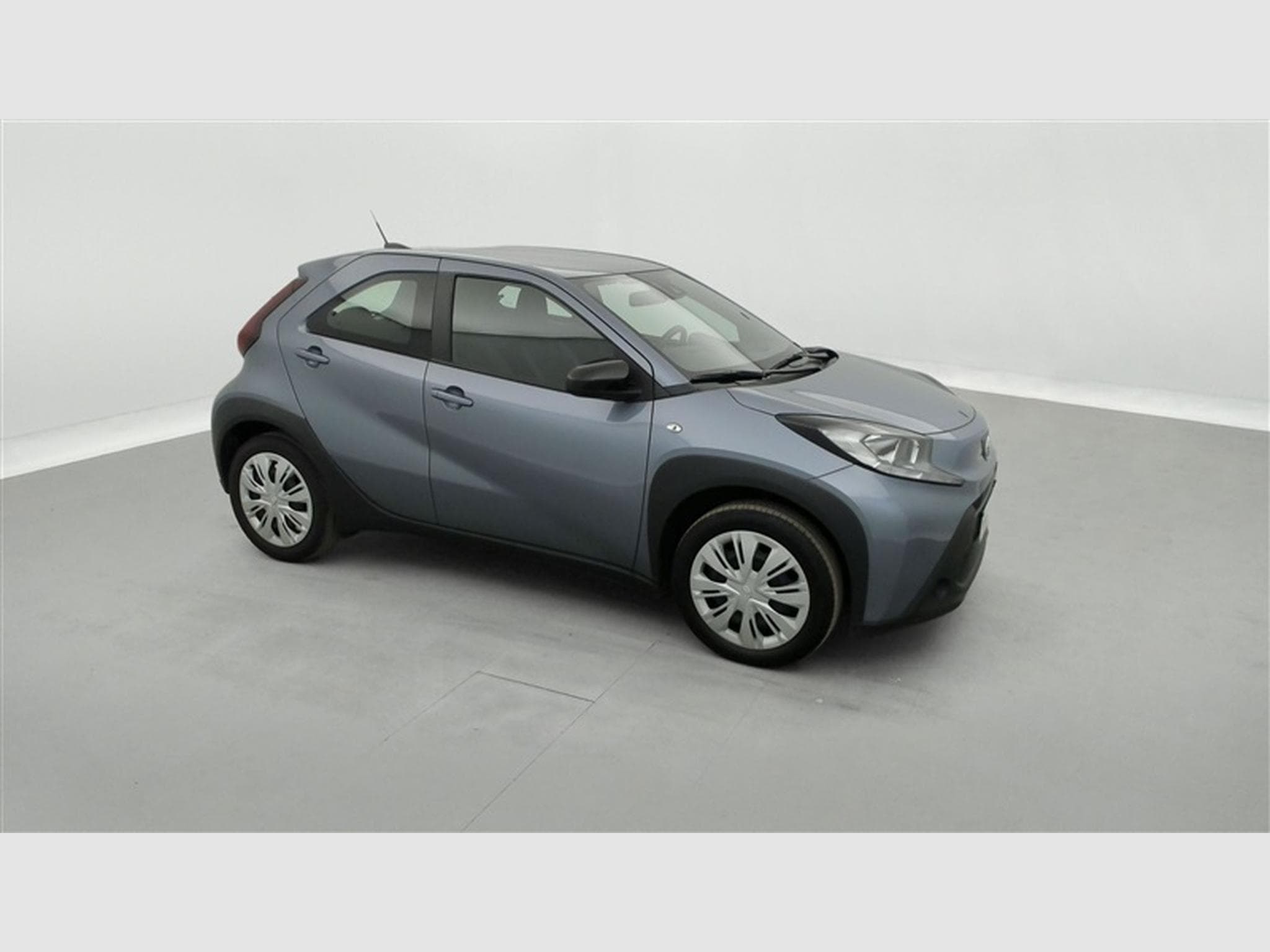 Toyota Aygo 1.0i VVT-i X Black Edition CVT (2025) - Photo 23