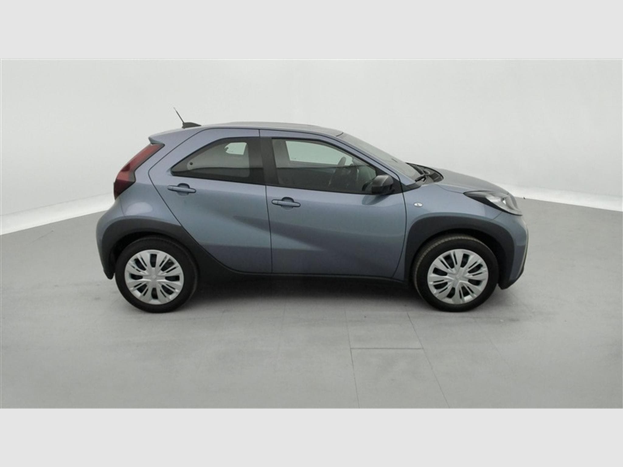 Toyota Aygo 1.0i VVT-i X Black Edition CVT (2025) - Photo 24