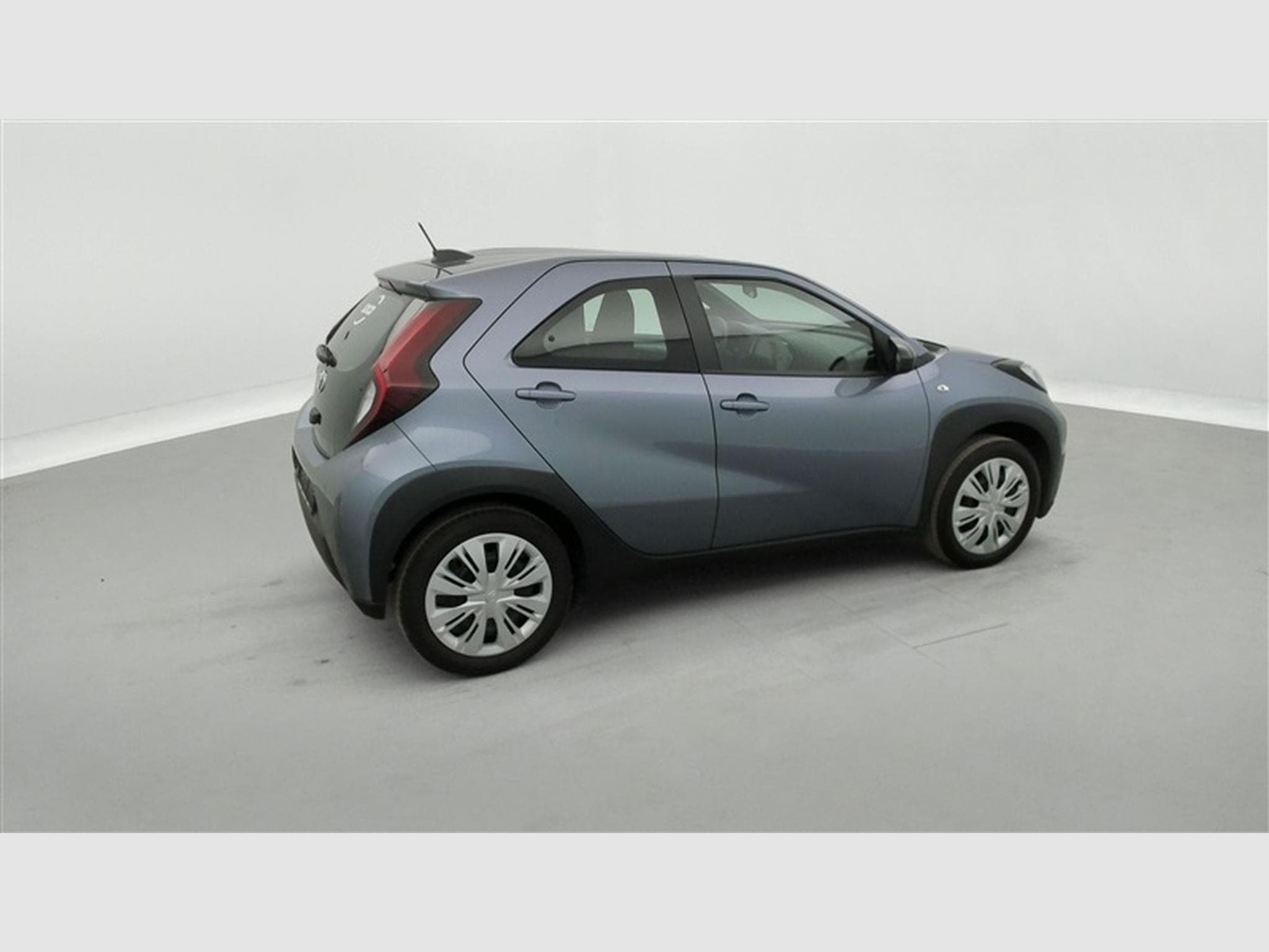 Toyota Aygo 1.0i VVT-i X Black Edition CVT (2025) - Photo 25