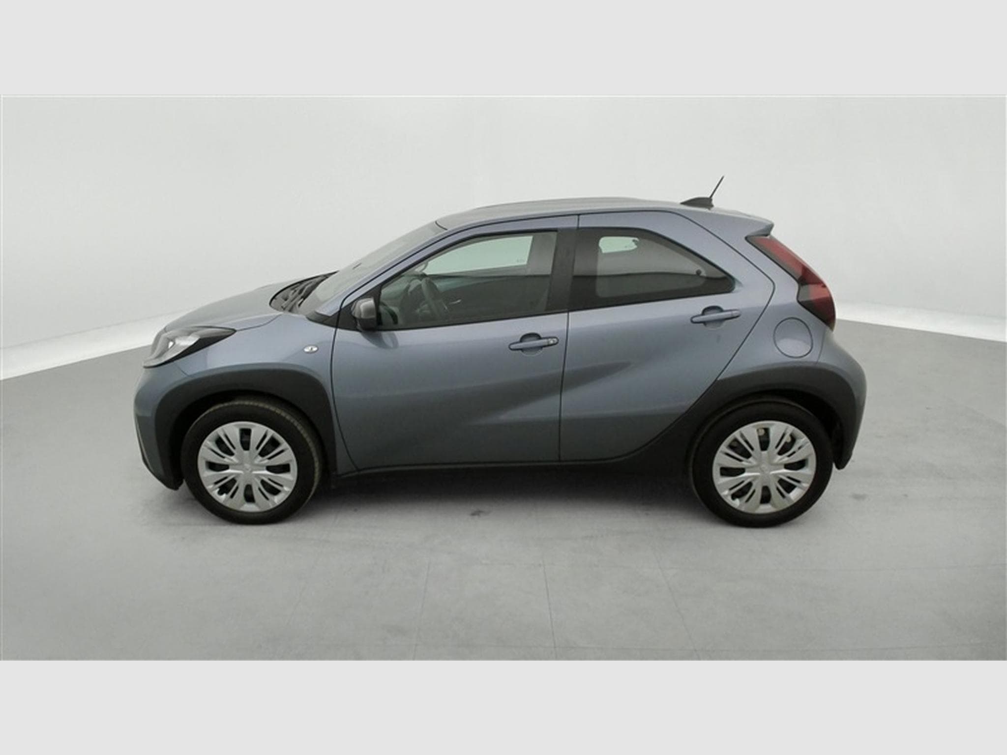Toyota Aygo 1.0i VVT-i X Black Edition CVT (2025) - Photo 3