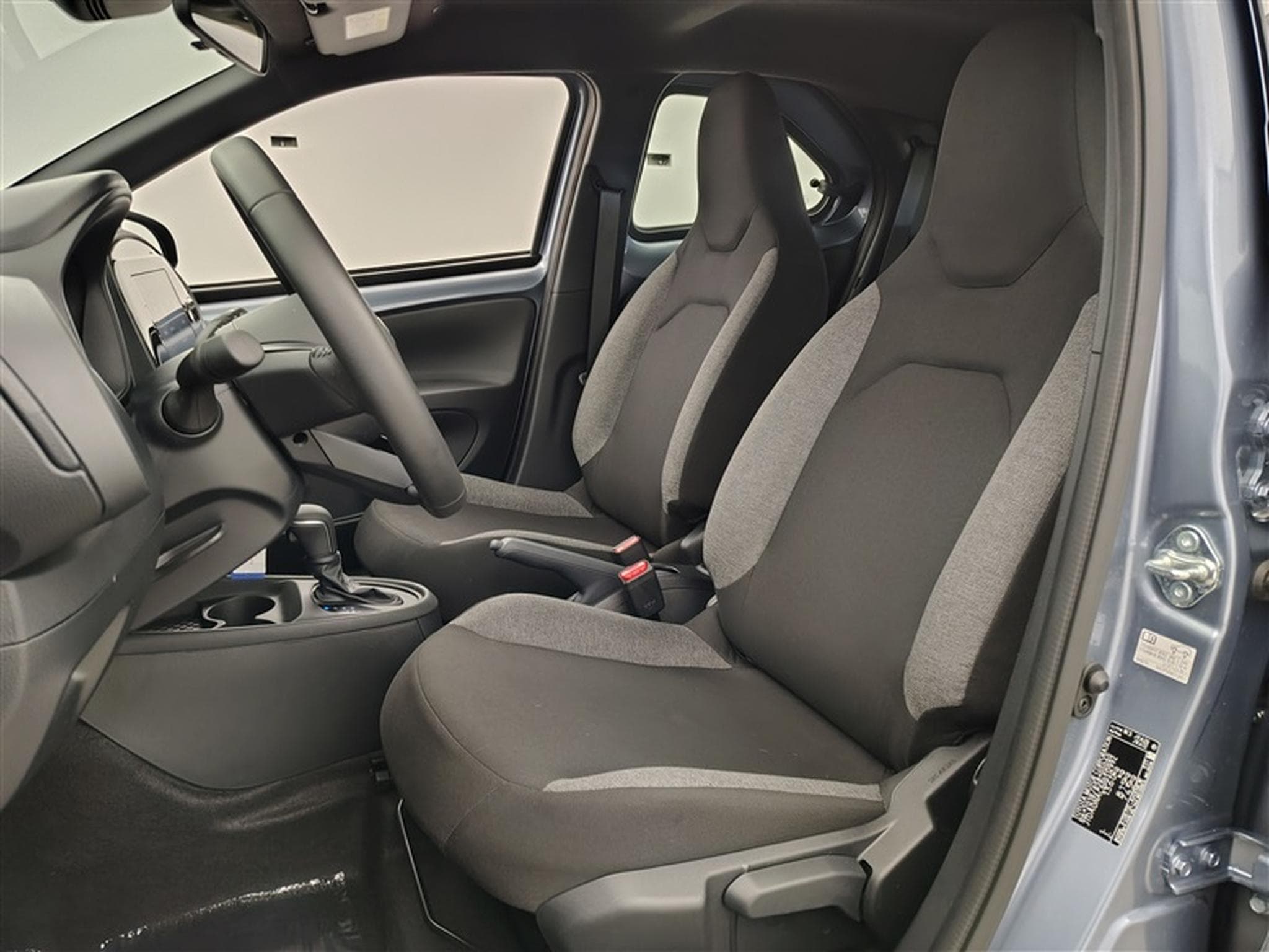 Toyota Aygo 1.0i VVT-i X Black Edition CVT (2025) - Photo 7