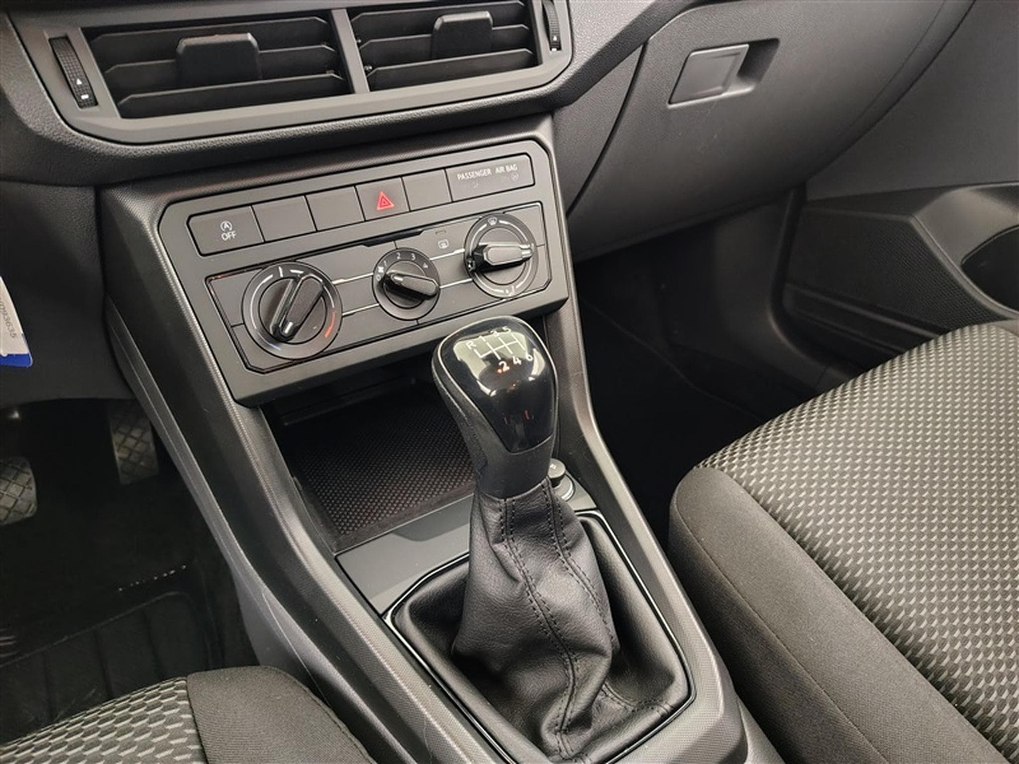 VW T-Cross 1.0 TSI Active OPF (2021) - Photo 12
