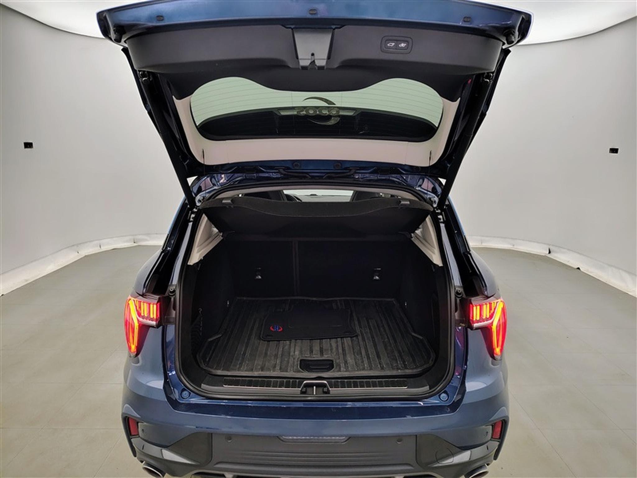 Lynk & Co 01 1.5 Turbo PHEV NAVI / FULL LED / PANO / CAMERA / ALU 20" (2023) - Photo 14