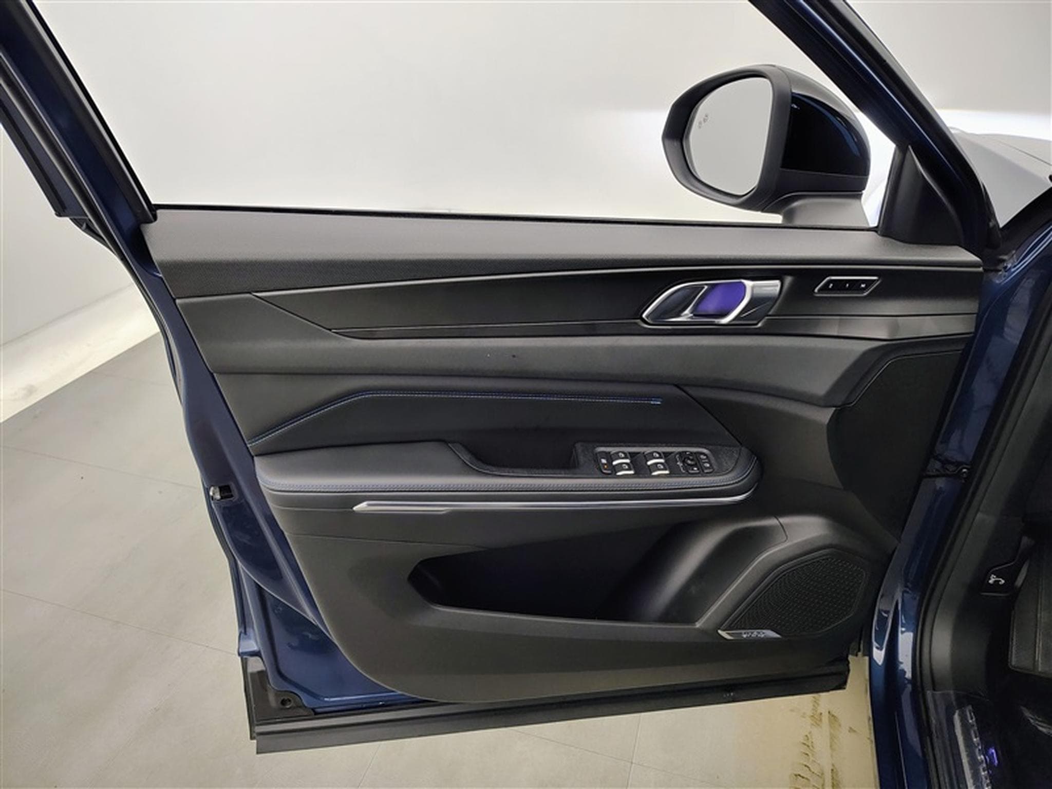 Lynk & Co 01 1.5 Turbo PHEV NAVI / FULL LED / PANO / CAMERA / ALU 20" (2023) - Photo 17