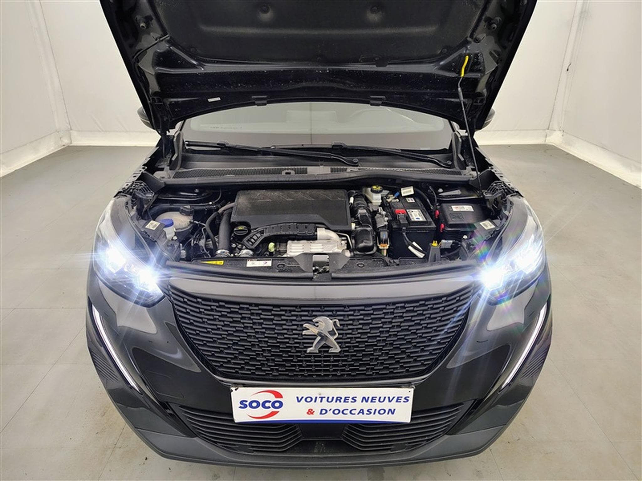 Peugeot 2008 1.2 PureTech STYLE 131cv EAT8 / NAV (2023) - Photo 18