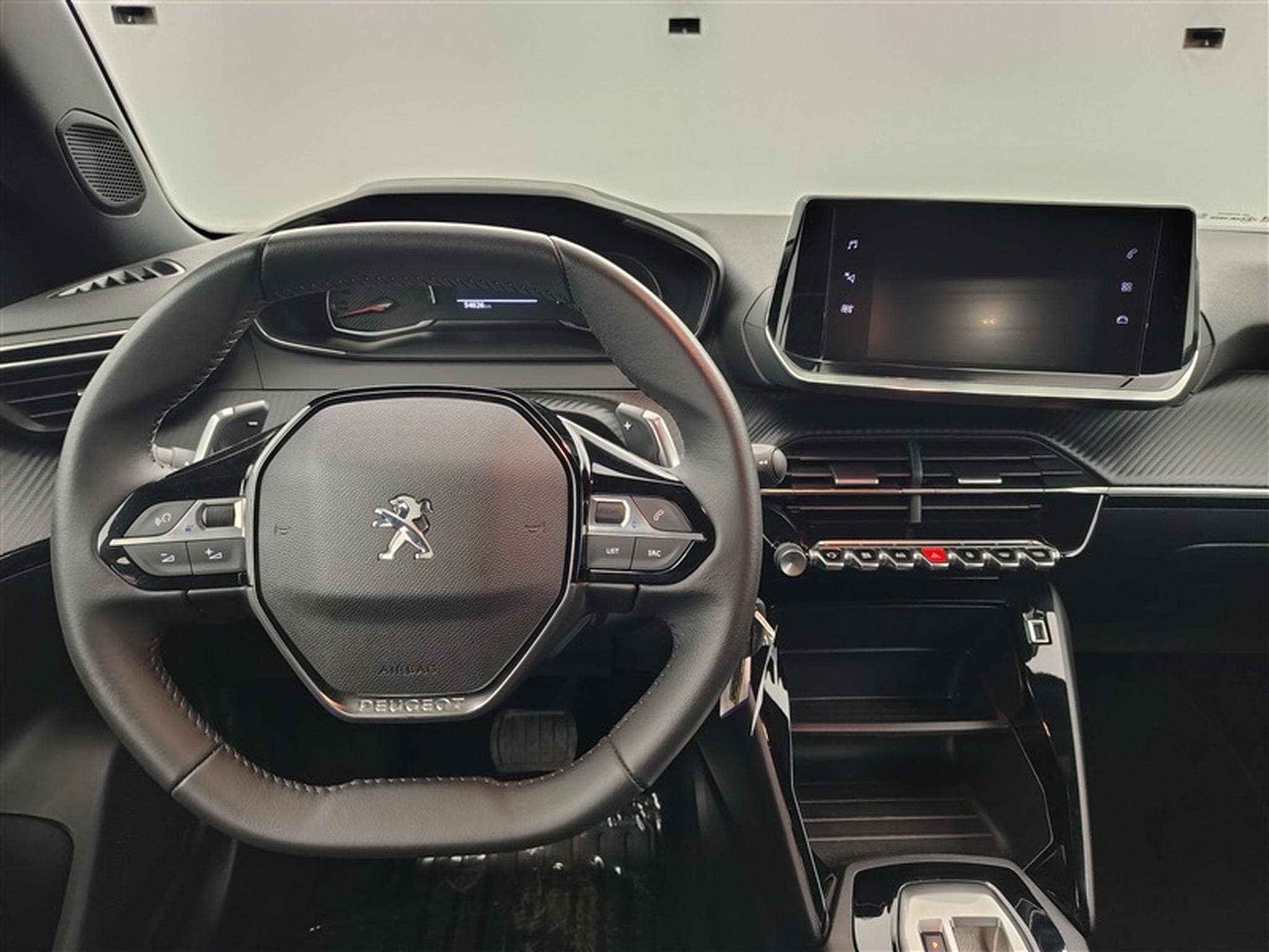 Peugeot 2008 1.2 PureTech STYLE 131cv EAT8 / NAV (2023) - Photo 9