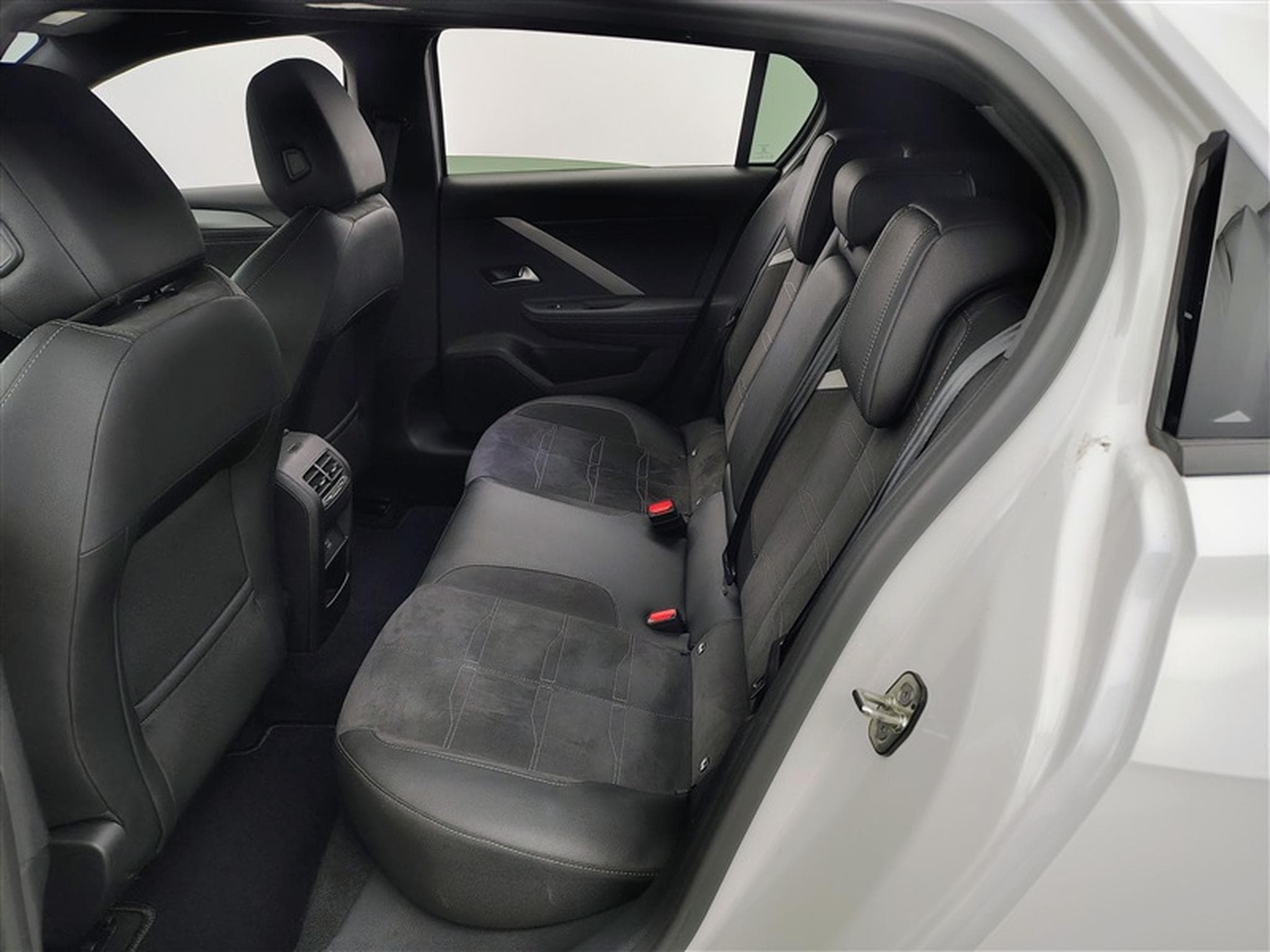 Opel Astra 1.2 Turbo 130cv GS NAVI / FULL LED / ALCANTARA / CAMERA 360 (2024) - Photo 13