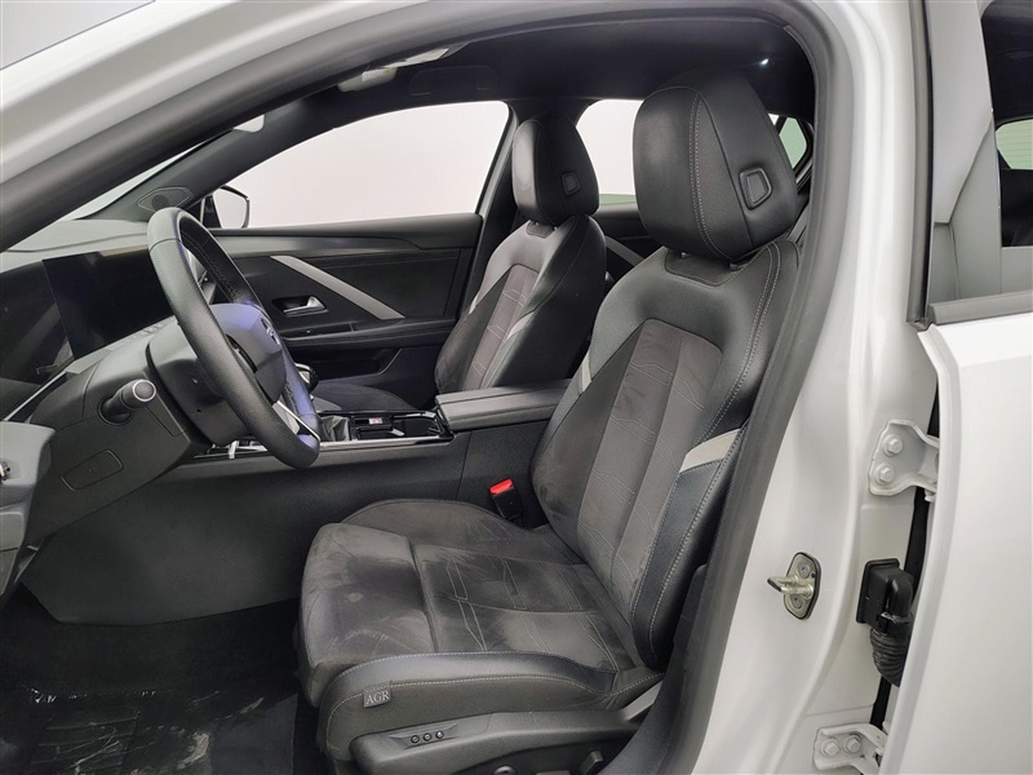 Opel Astra 1.2 Turbo 130cv GS NAVI / FULL LED / ALCANTARA / CAMERA 360 (2024) - Photo 7