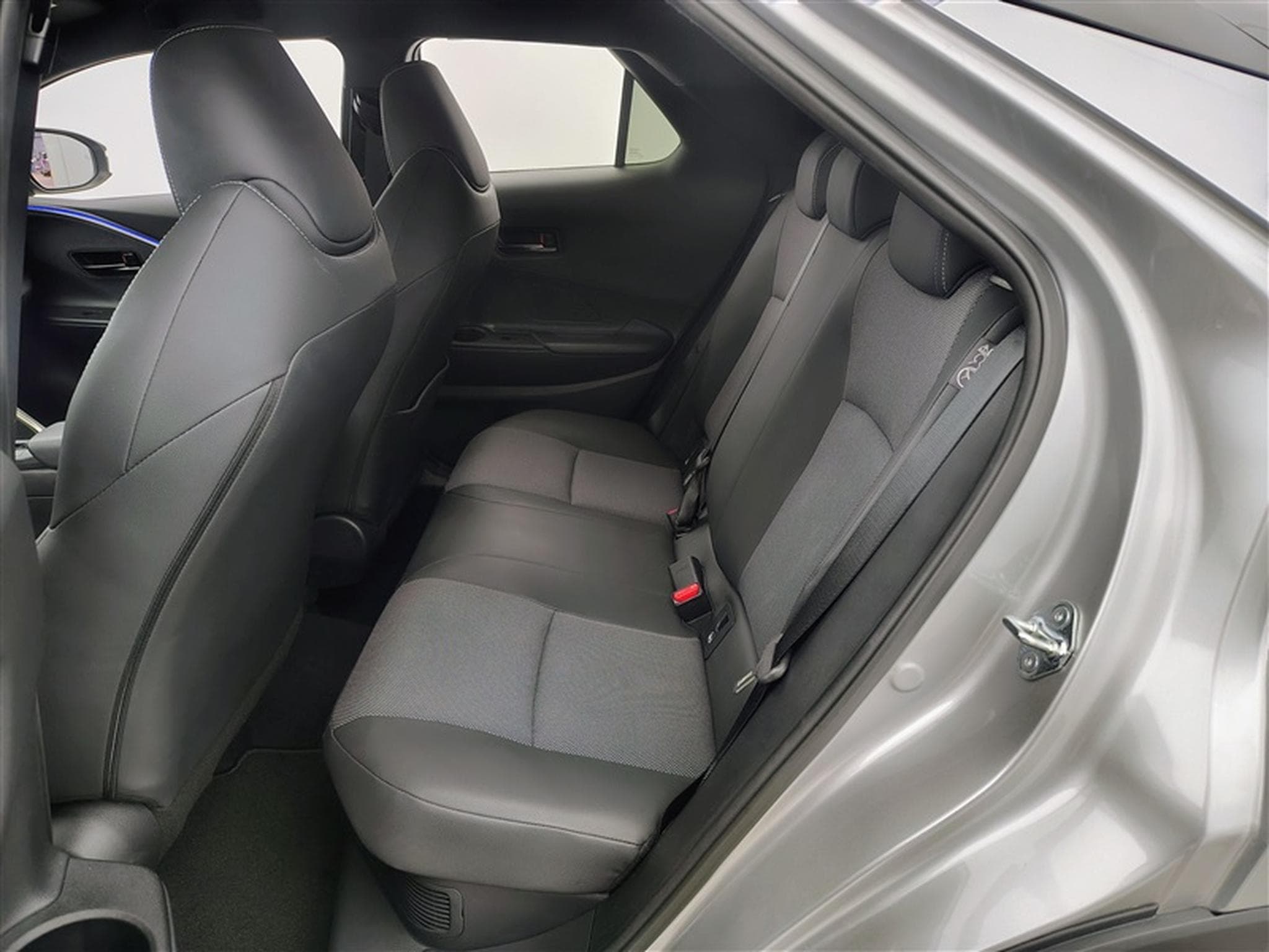 Toyota C-HR Hybrid HEV 1.8 Premium Bi-Tone E-CVT°NAV°CARPLAY°CAMERA360 (2024) - Photo 13