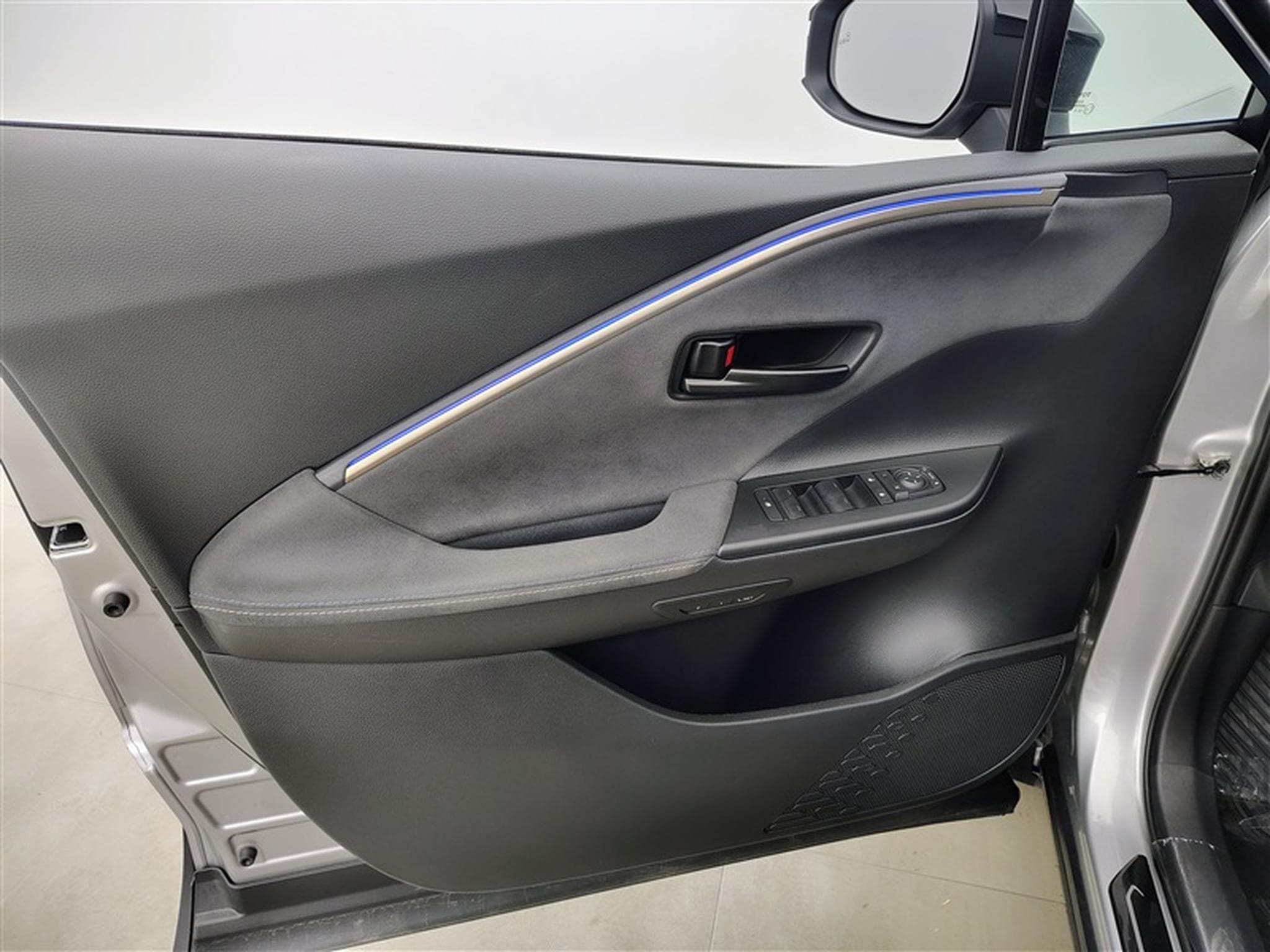 Toyota C-HR Hybrid HEV 1.8 Premium Bi-Tone E-CVT°NAV°CARPLAY°CAMERA360 (2024) - Photo 17