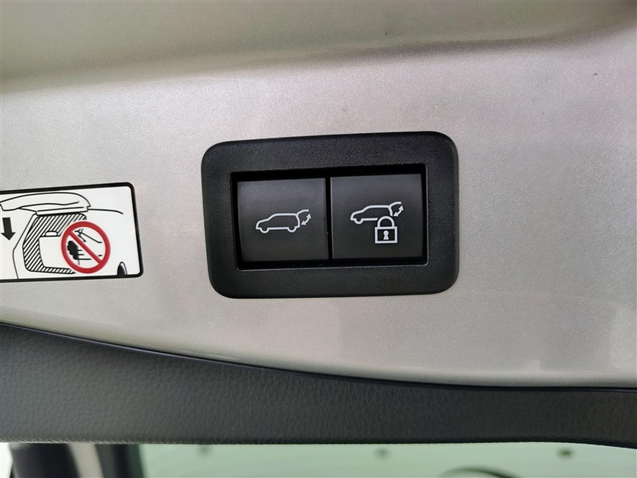 Toyota C-HR Hybrid HEV 1.8 Premium Bi-Tone E-CVT°NAV°CARPLAY°CAMERA360 (2024) - Photo 21
