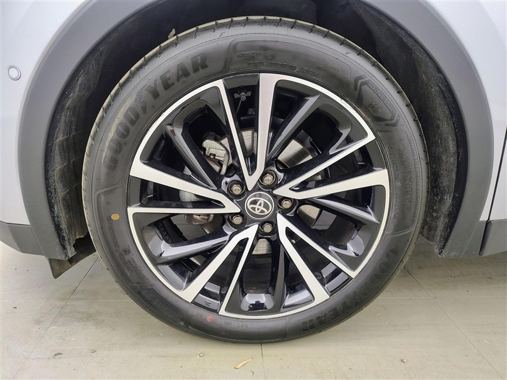 Toyota C-HR Hybrid HEV 1.8 Premium Bi-Tone E-CVT°NAV°CARPLAY°CAMERA360 (2024) - Photo 6